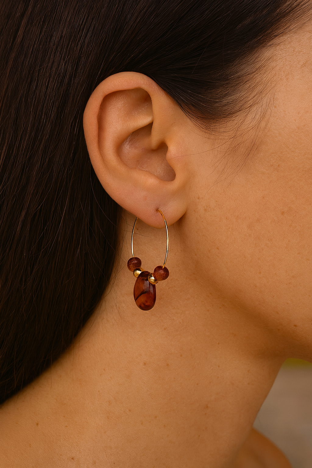 Boucles d’Oreilles Ambre & Acier Doré – Élégance Naturelle & Éclat Solaire