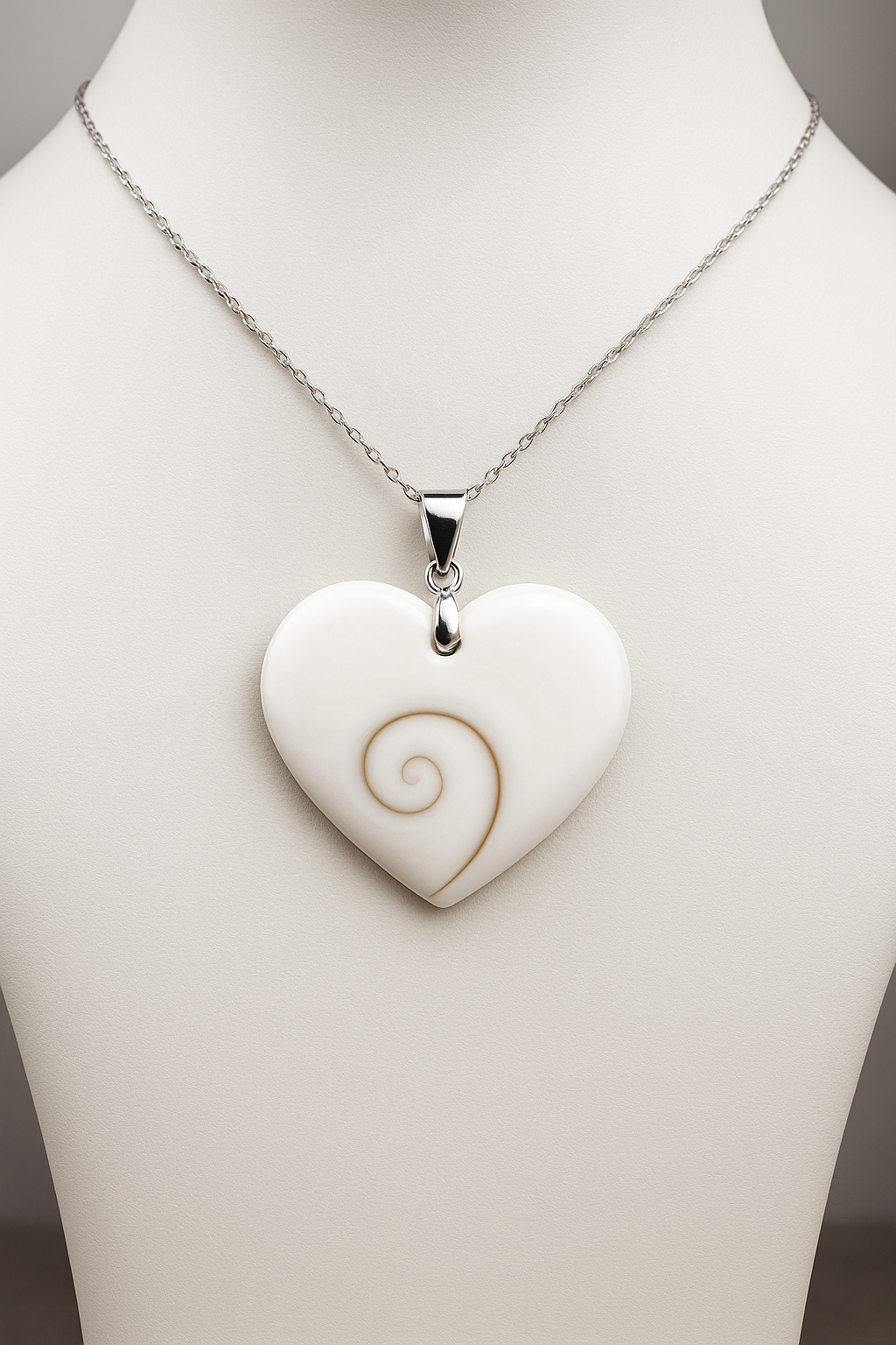 Collier Sainte Lucie en Acier Argenté – Porte-Bonheur & Protection Énergétique