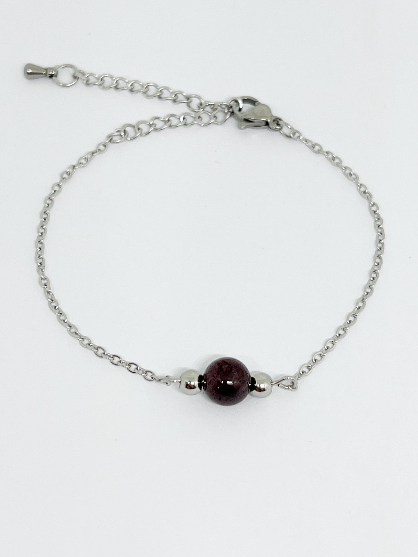 Bracelet Grenat en Acier Inoxydable Argenté – Chic et Intemporel