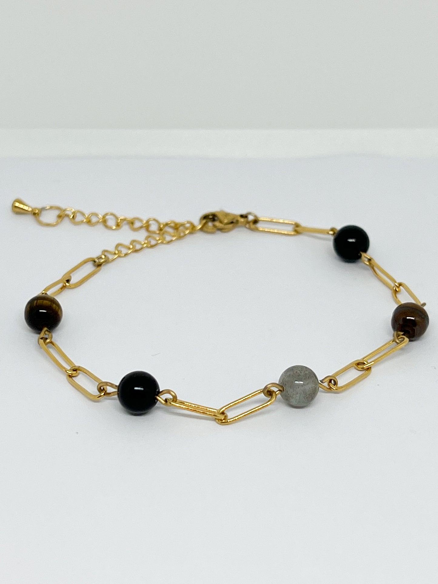 Bracelet de Protection en Acier Doré et Pierres Naturelles – Élégance et Énergie