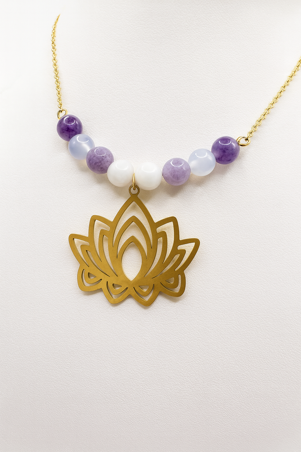 Collier Ménopause en Pierre Naturelle & Acier Doré – Bien-Être, Harmonie & Équilibre Féminin