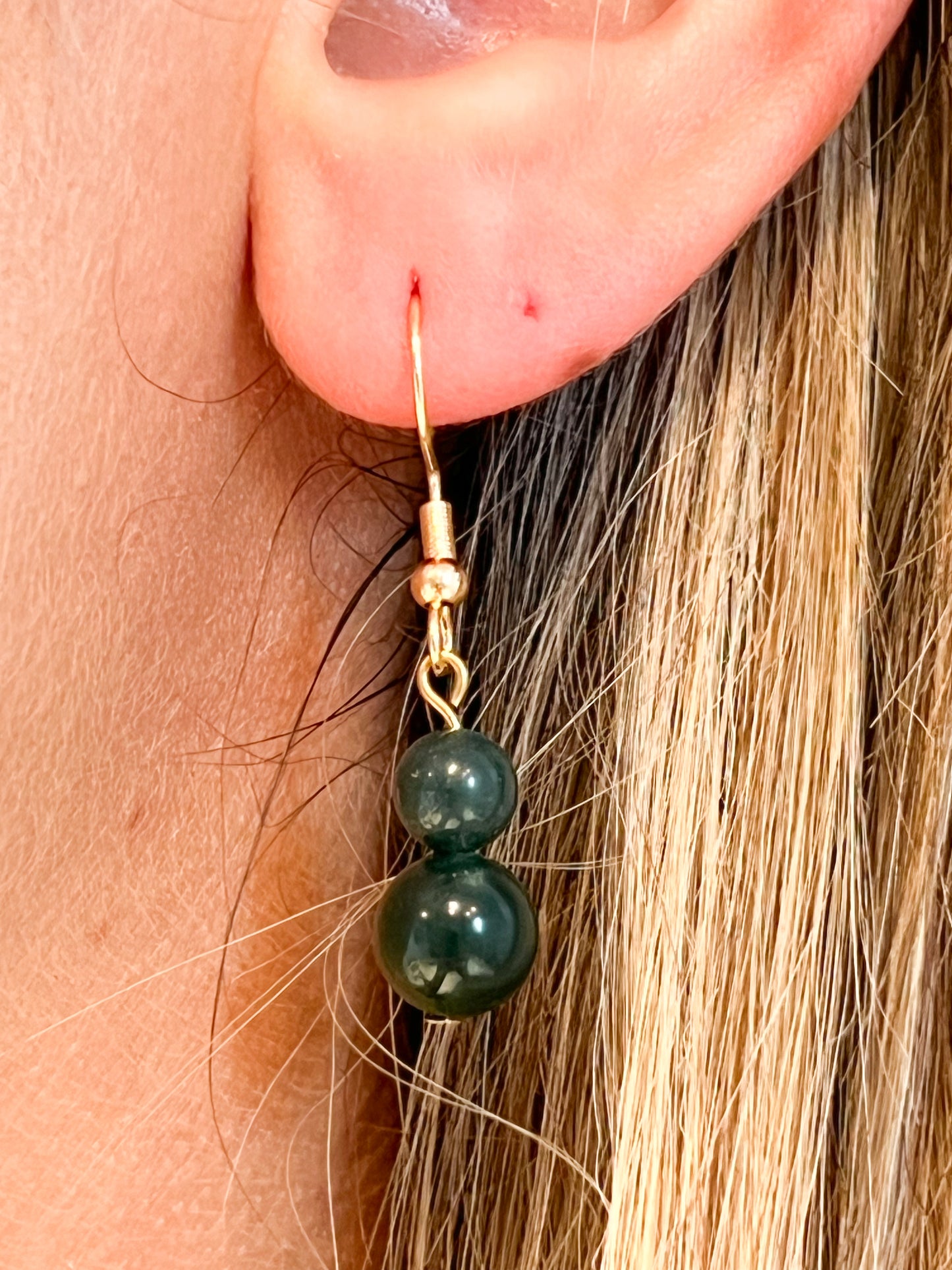 Boucles d'Oreilles en Acier Inoxydable Doré et Agate Mousse : La Touche d'Élégance