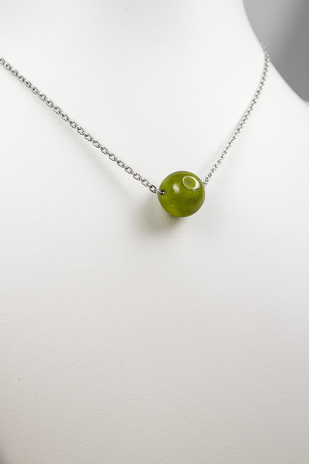 Collier en Péridot Naturel & Acier Argenté – Éclat, Vitalité & Protection Énergétique