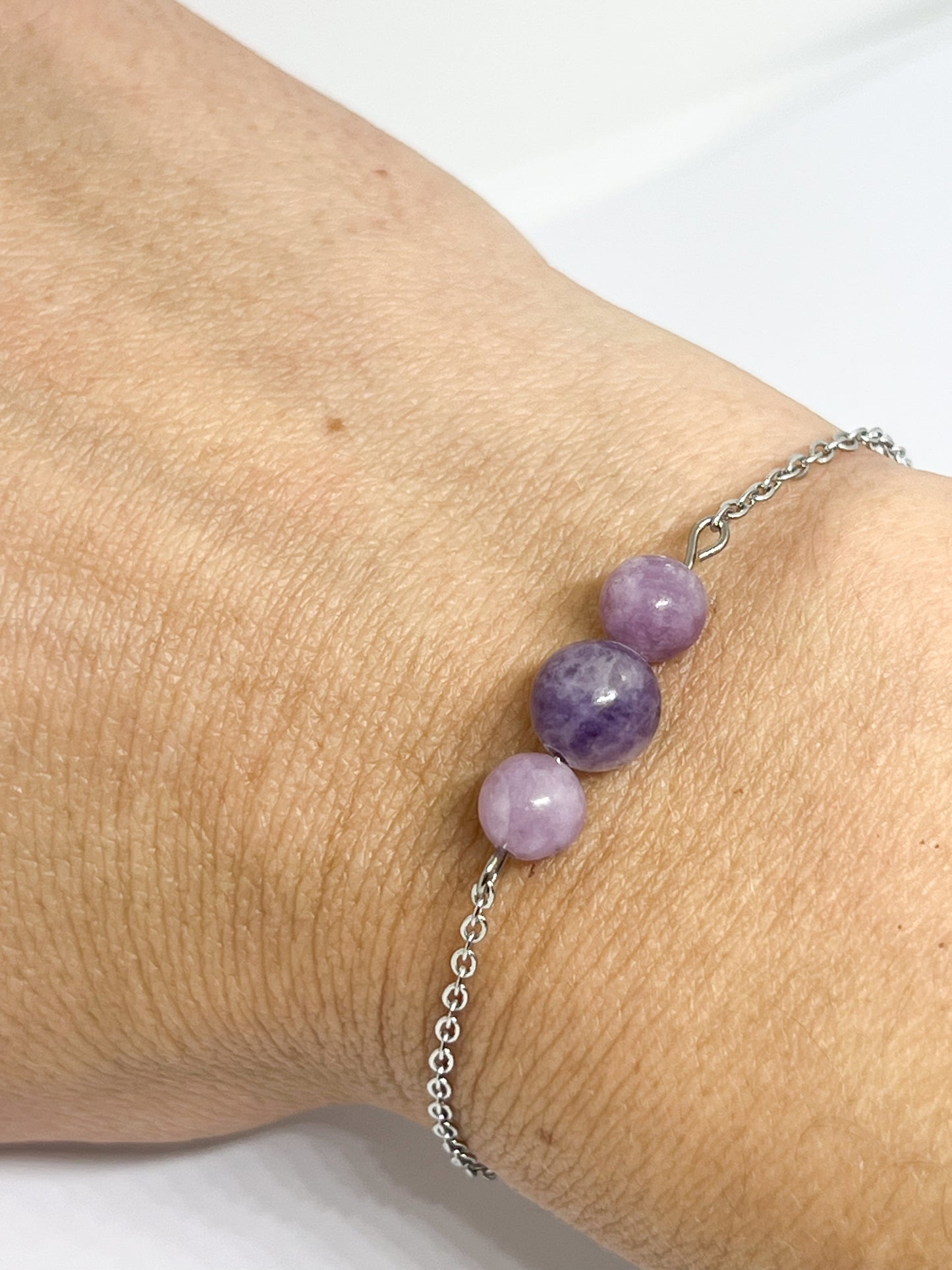 Bracelet Lépidolite Naturelle et Acier Argenté – Apaisement et Style