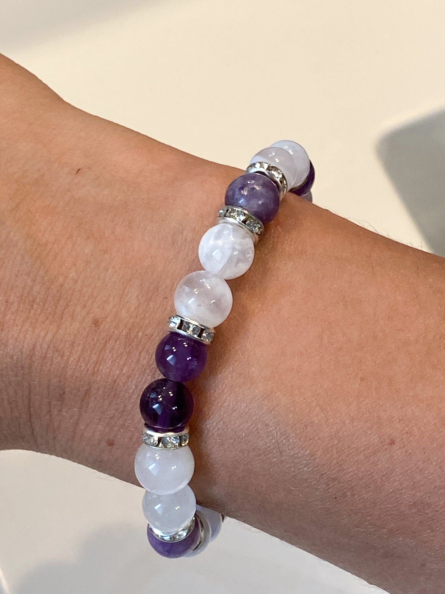"Bracelet en pierre naturelle spécial ménopause - Équilibre émotionnel et apaisement physique"