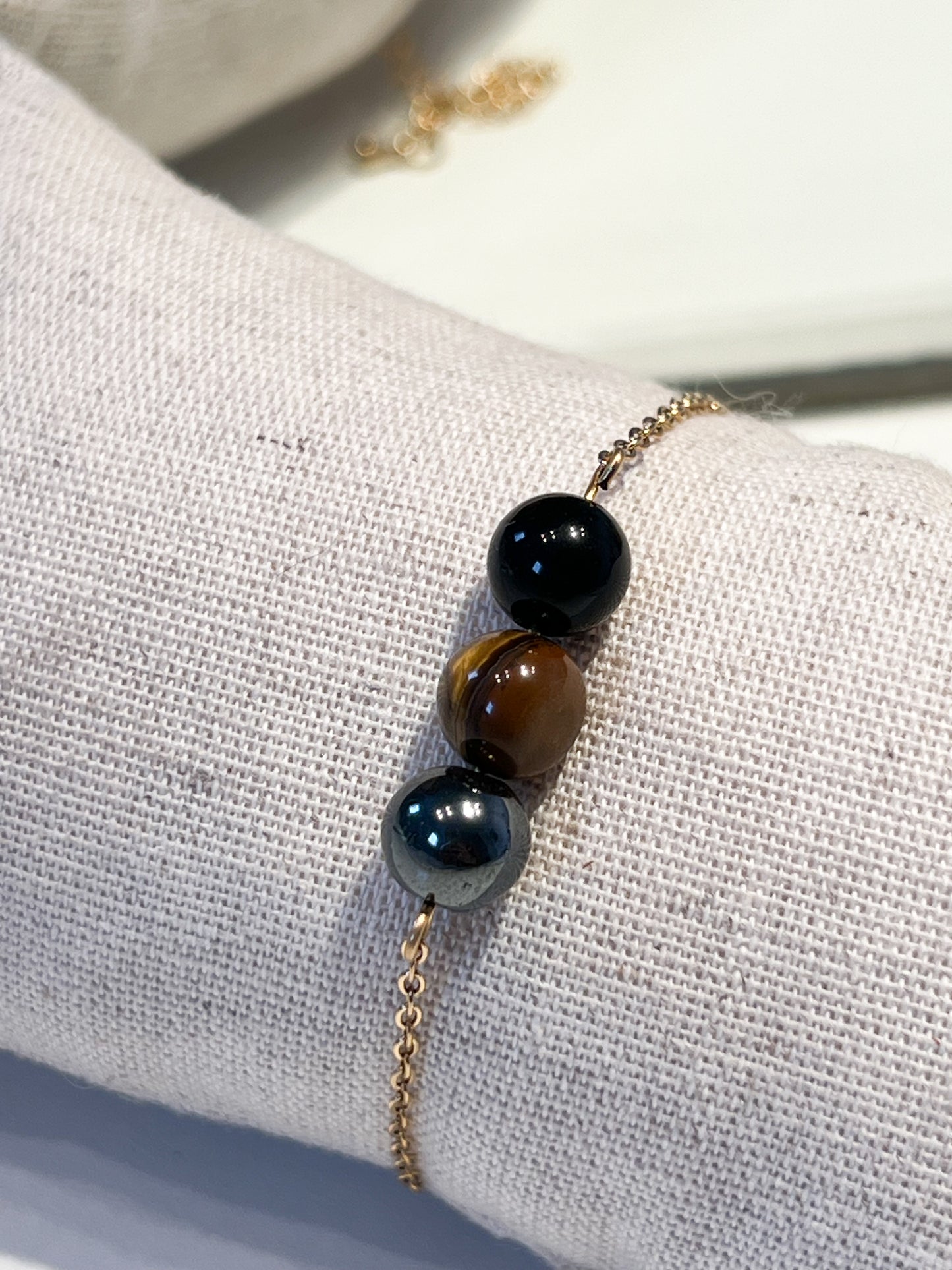 Bracelet en Acier Doré avec Hématite, Œil de Tigre et Obsidienne Noire - Alliez Style et Protection