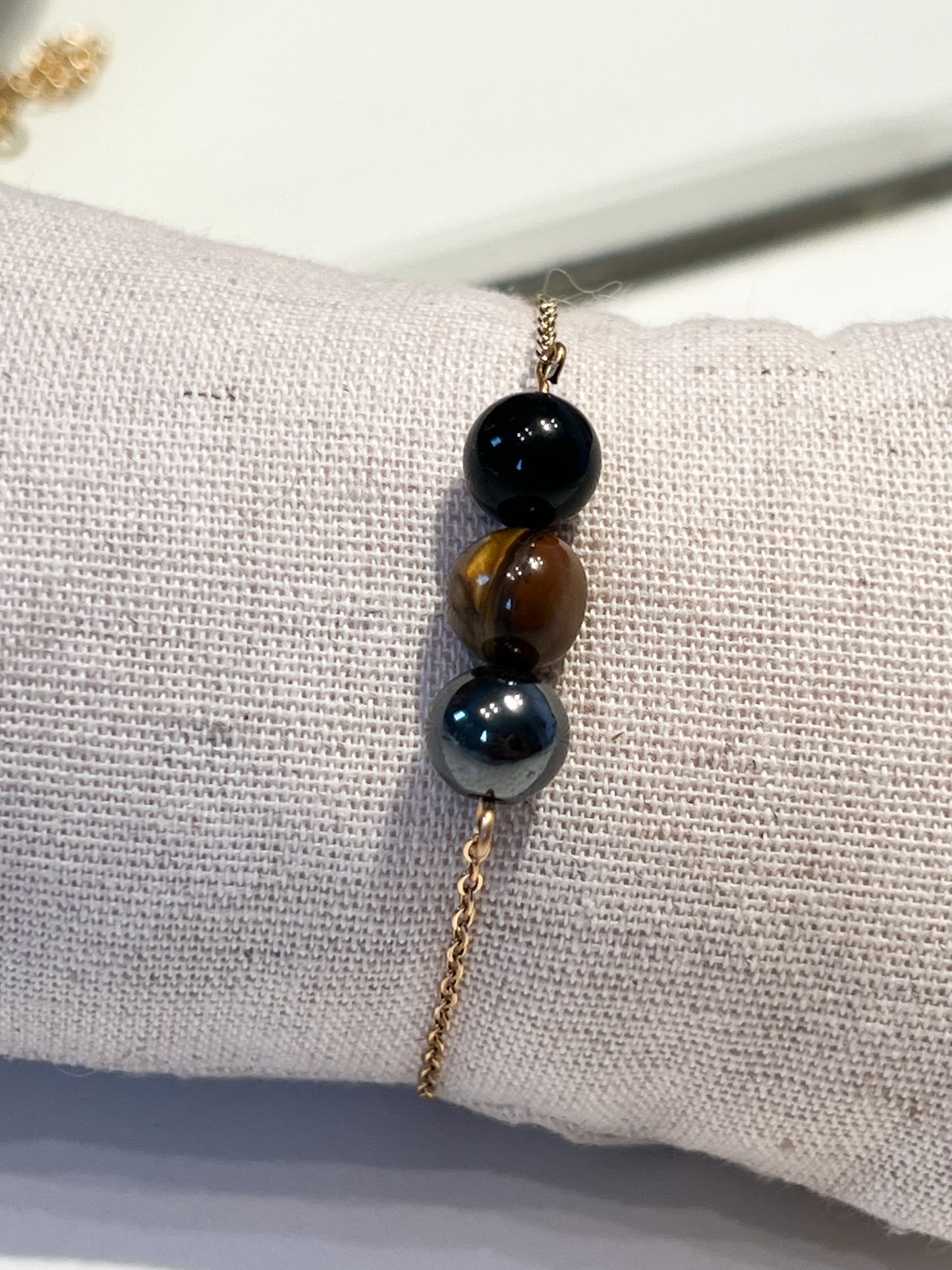 Bracelet en Acier Doré avec Hématite, Œil de Tigre et Obsidienne Noire - Alliez Style et Protection