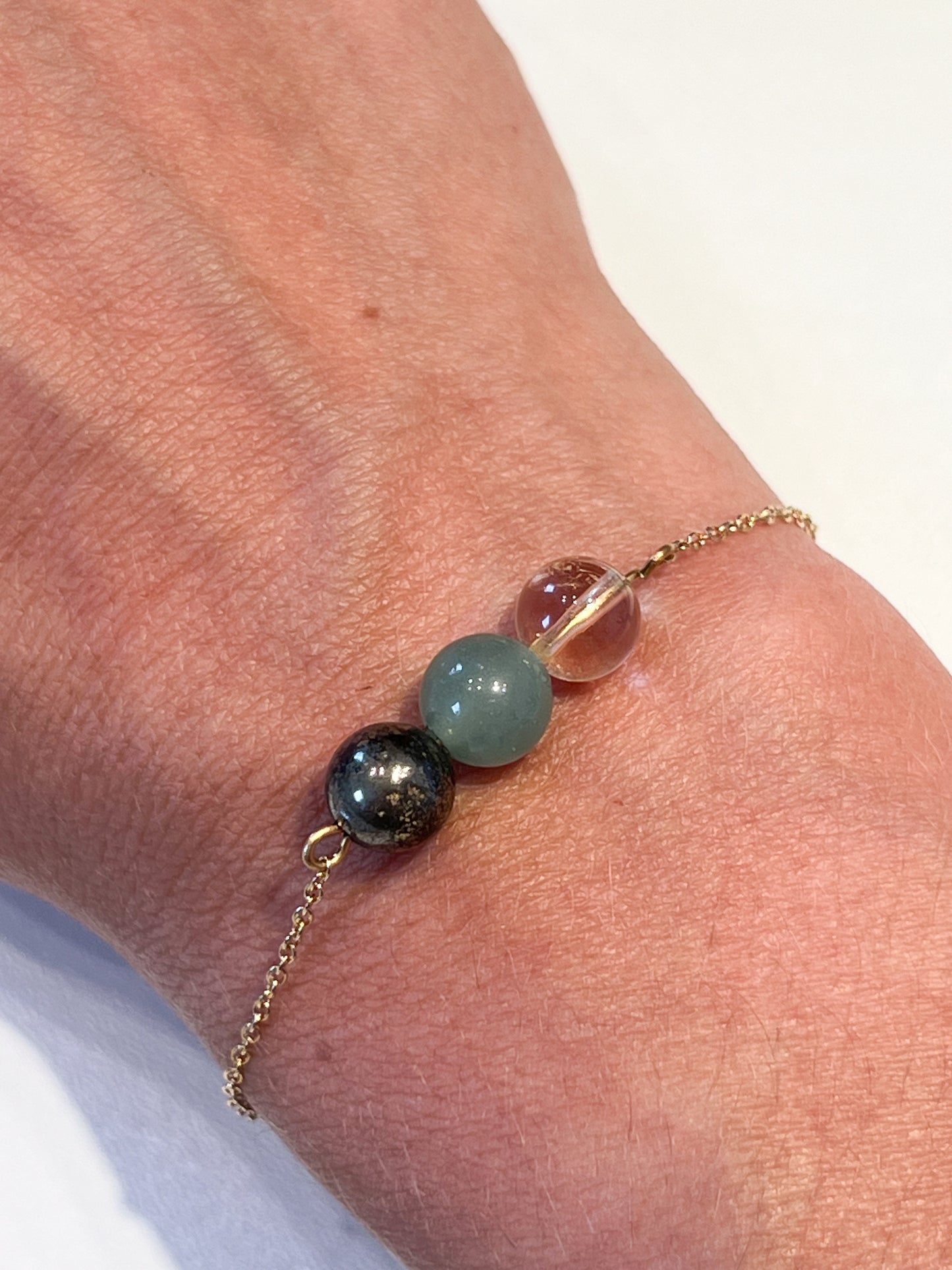 Bijou Porte-Bonheur en Acier Doré avec Aventurine, Citrine et Pyrite