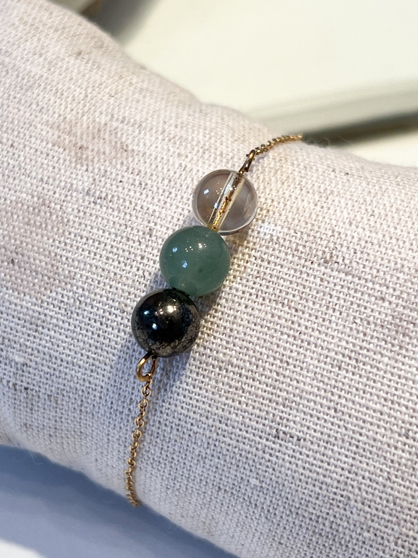 Bijou Porte-Bonheur en Acier Doré avec Aventurine, Citrine et Pyrite