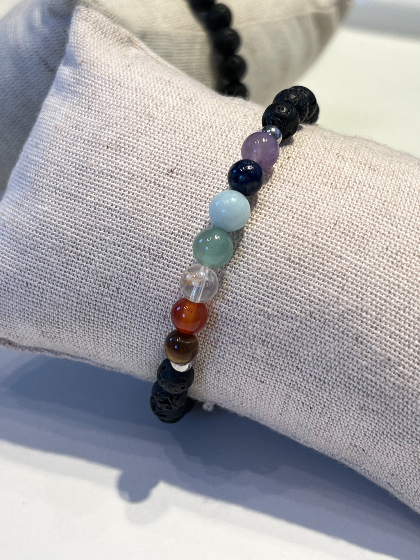 Bracelet 7 Chakras en Pierres Naturelles 6mm : Lave, Améthyste, Oeil de Tigre et Plus