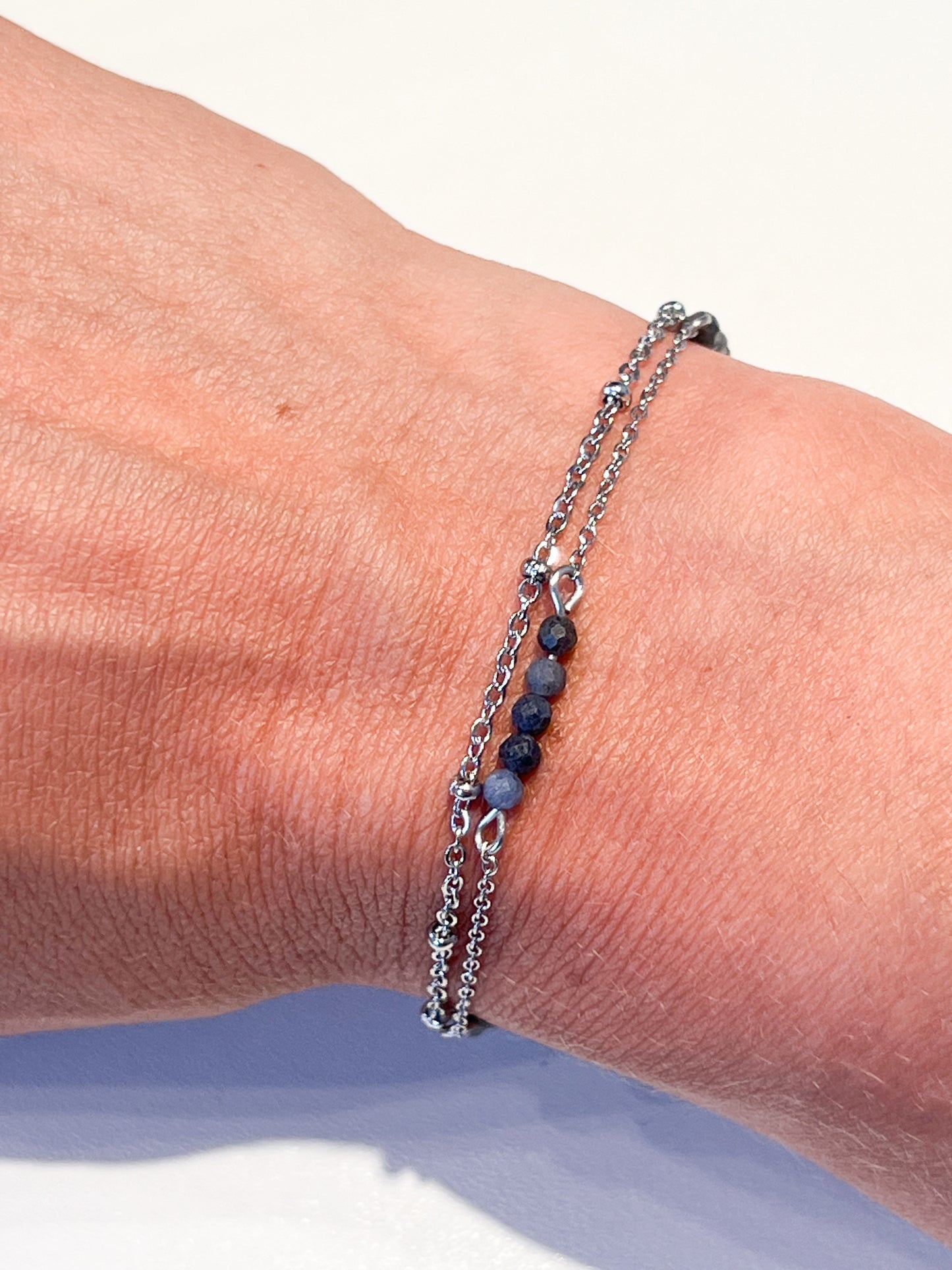 Bracelet Acier Inoxydable Argenté Double Rang avec Saphir : Chic et Intemporel 💙🔗