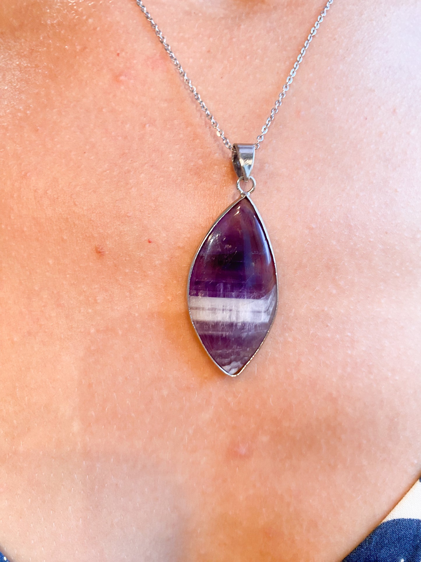 Collier pendentif améthyste : L'élégance intemporelle d'une pierre précieuse