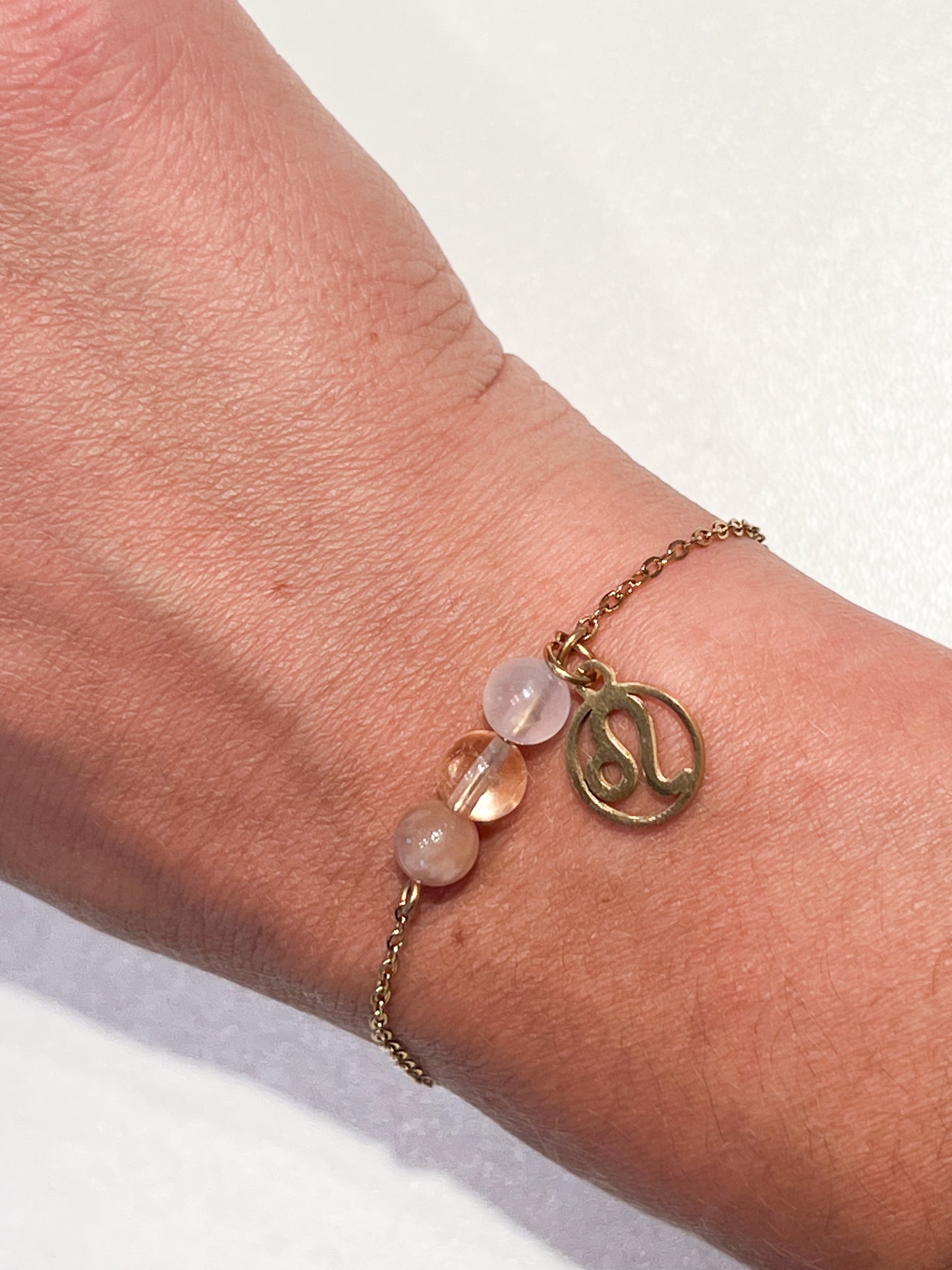 Bracelet Lion en Quartz Rose, Citrine et Pierre de Soleil – Acier Doré Inoxydable