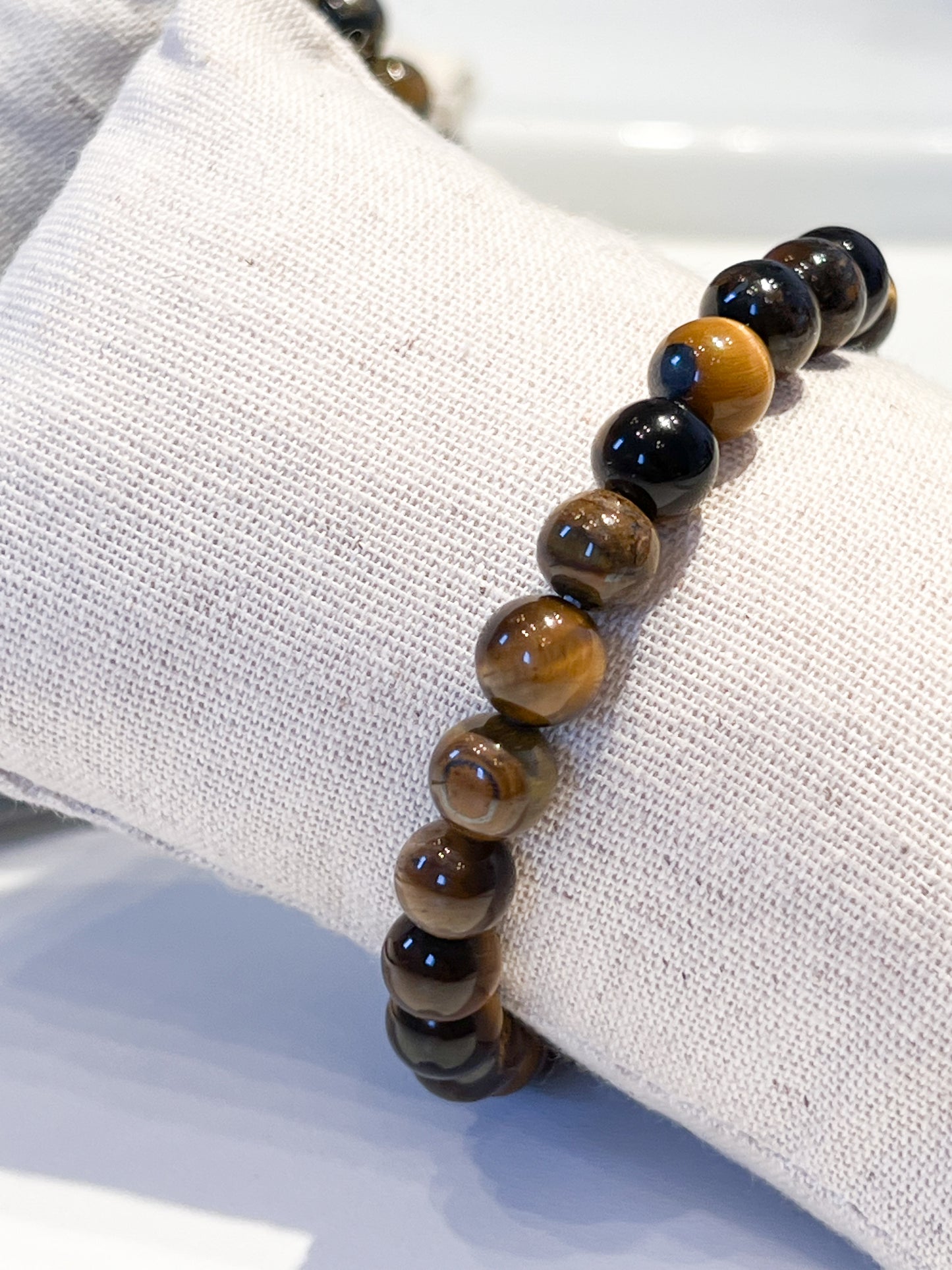 Bracelet en Œil de Tigre 8mm : Élégance et Protection au Quotidien