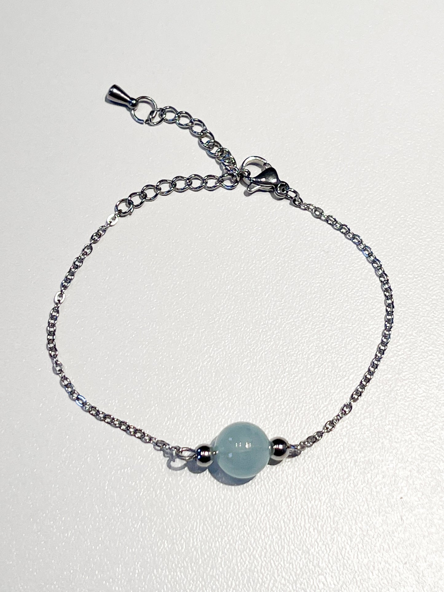 Bracelet en Aigue-Marine et Acier Inoxydable Argenté : Élégance et Protection