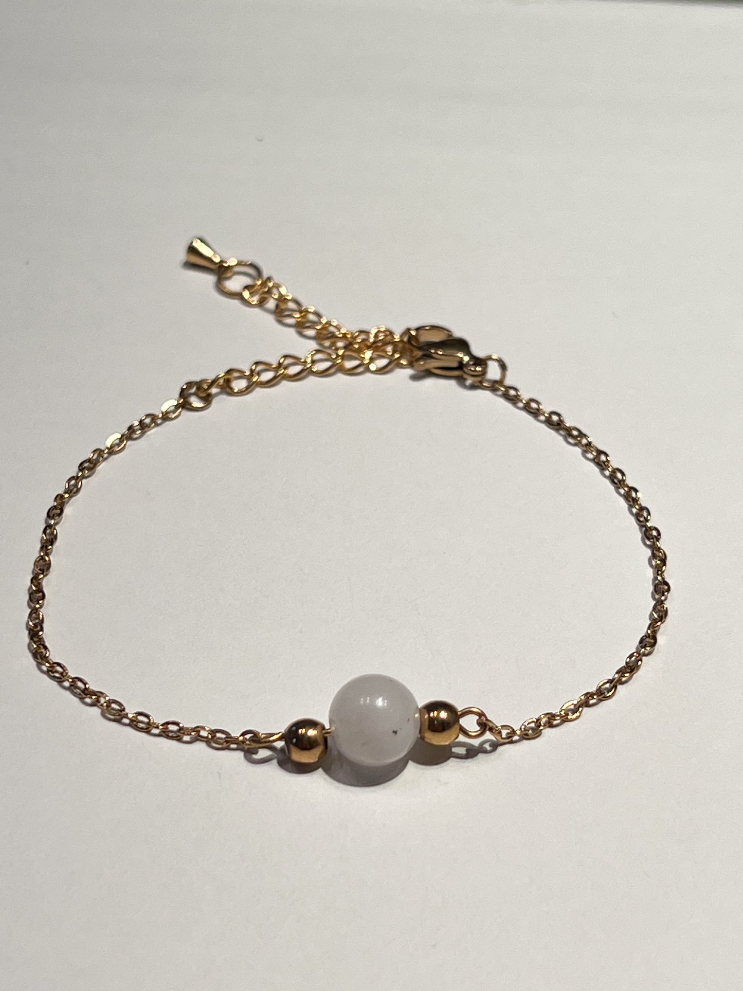 Bracelet en Pierre de Lune et Acier Inoxydable Doré – Élégance et Énergie