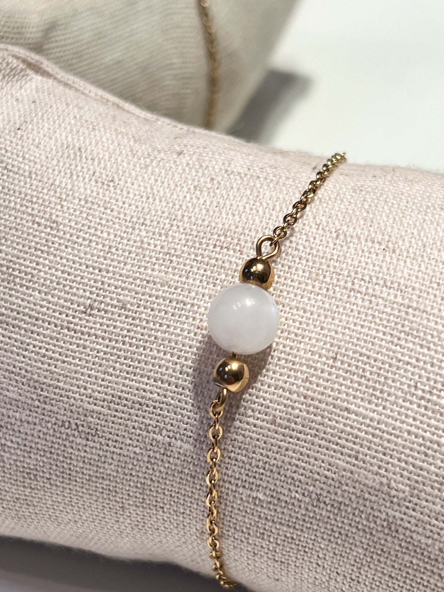 Bracelet en Pierre de Lune et Acier Inoxydable Doré – Élégance et Énergie
