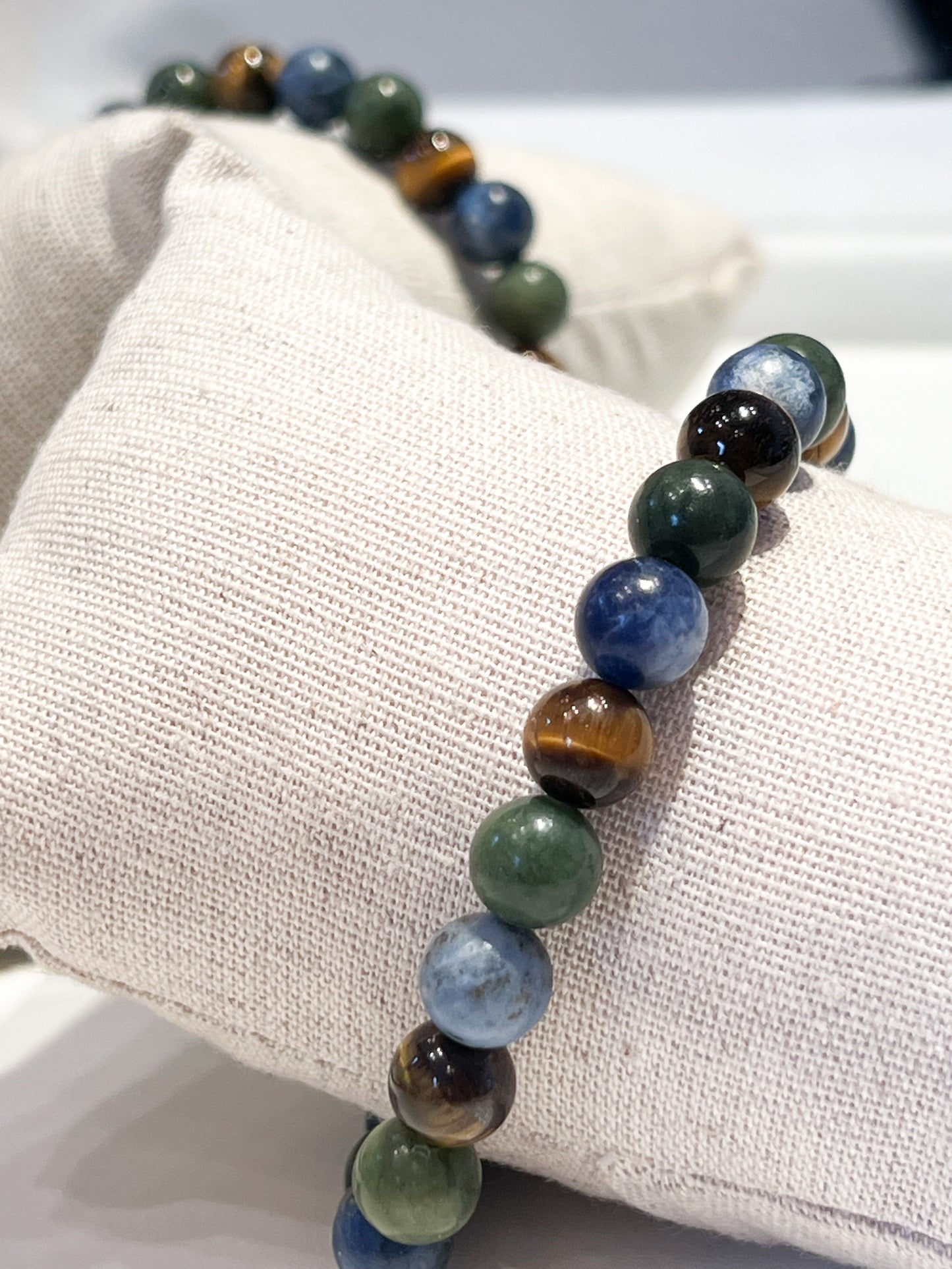 Bracelet astrologique Balance : pierres naturelles de jade, œil de tigre et sodalite