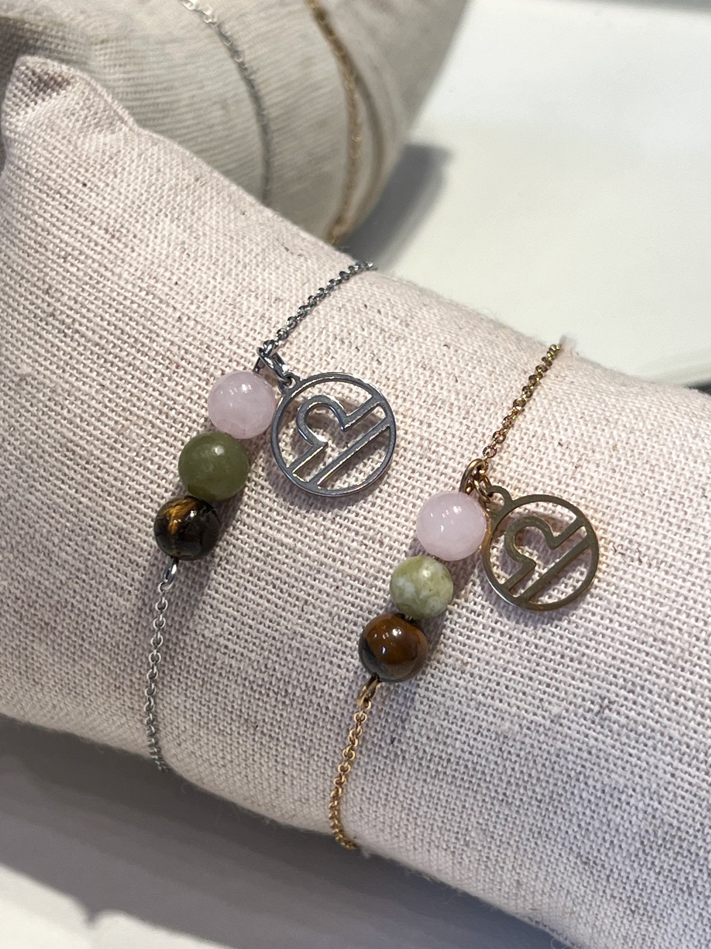 Bracelet Astro Balance en Quartz Rose, Jade, Œil de Tigre et Acier Inoxydable doré – Équilibre et Élégance