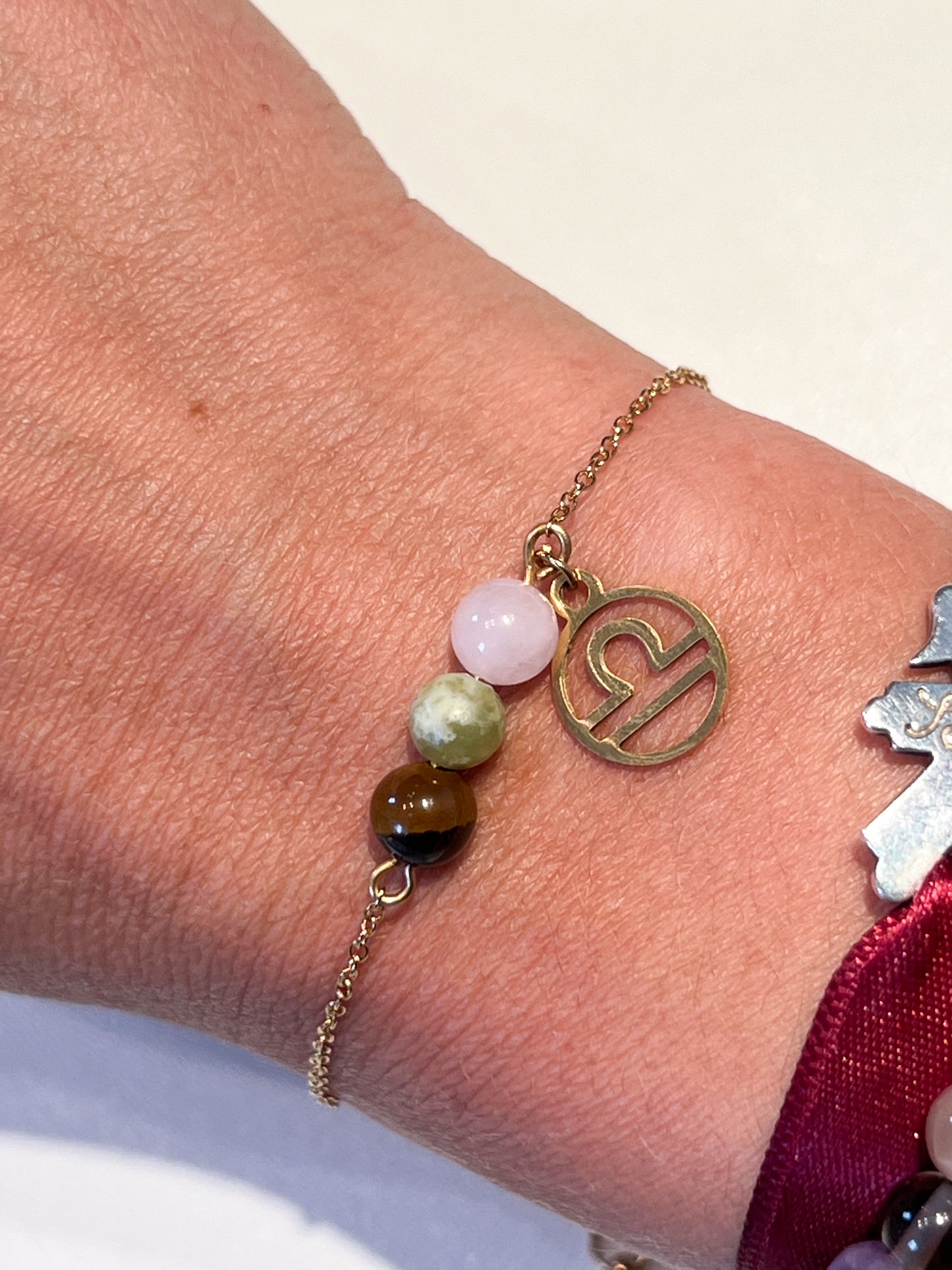 Bracelet Astro Balance en Quartz Rose, Jade, Œil de Tigre et Acier Inoxydable doré – Équilibre et Élégance