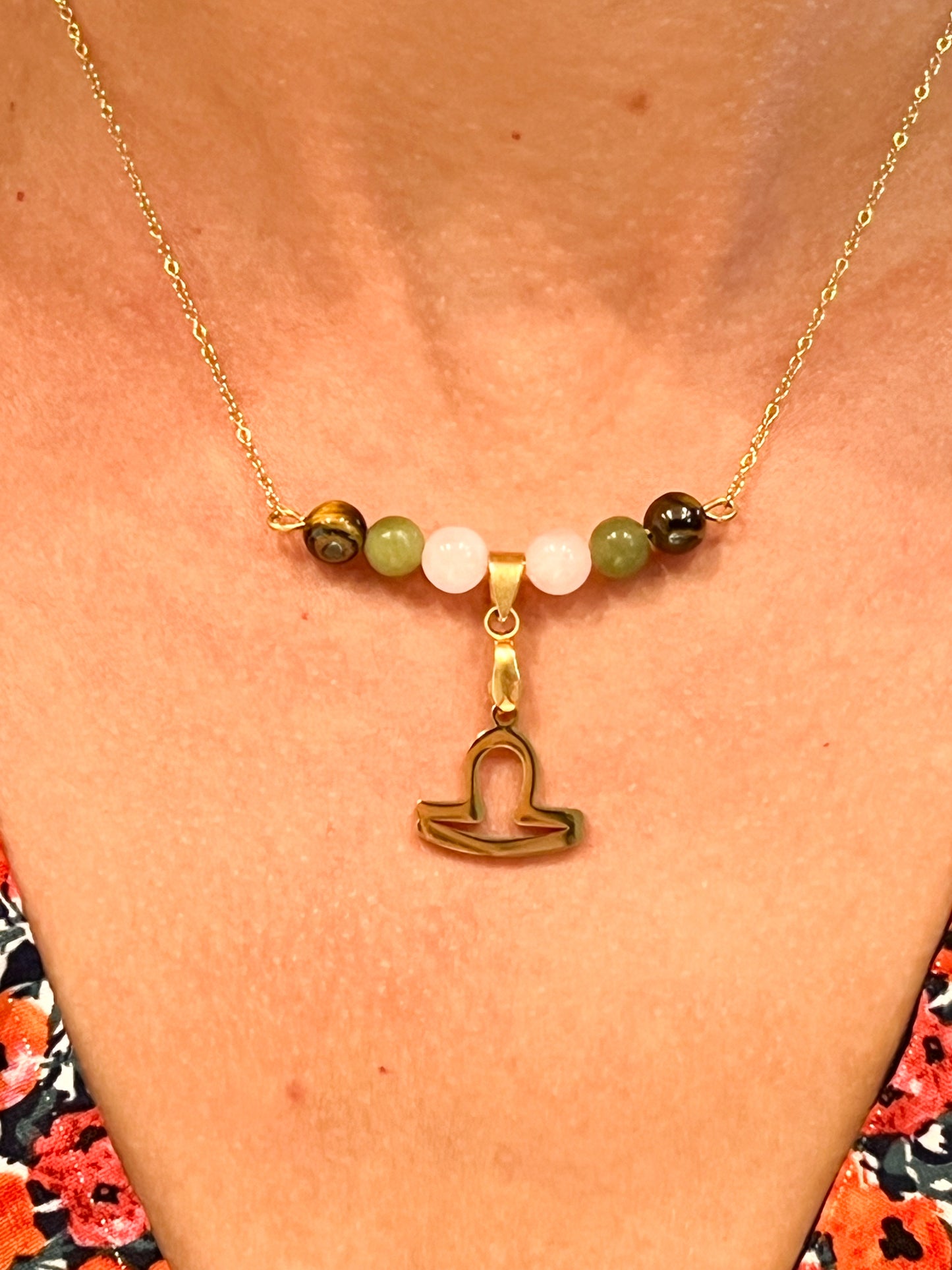 Collier Astro Balance en Quartz Rose, Jade, Œil de Tigre et Acier Inoxydable Doré – Harmonie et Raffinement