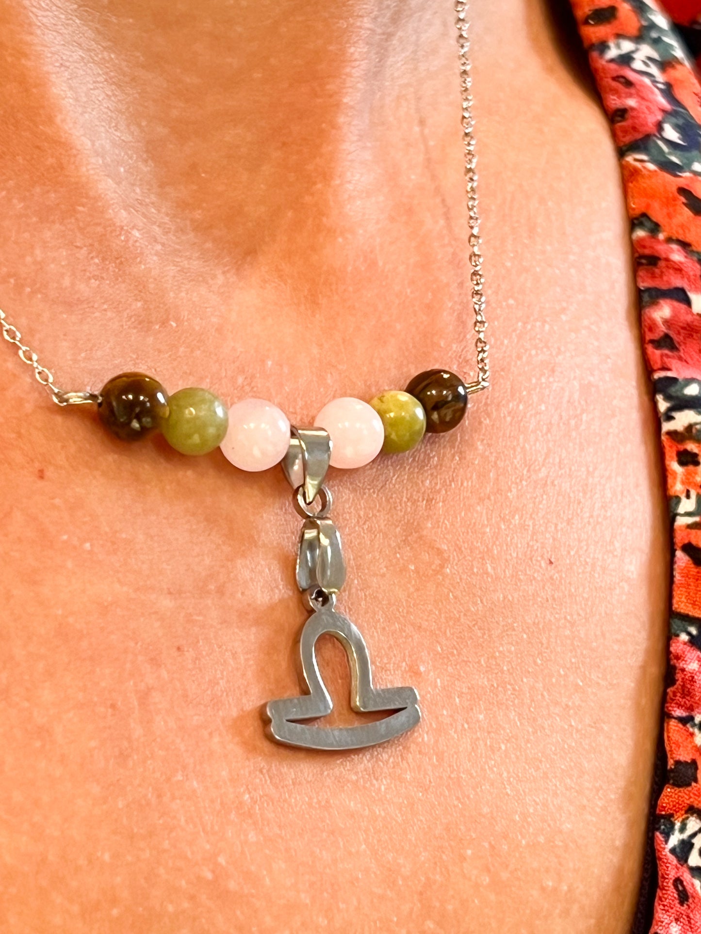 Collier Astro Balance en Quartz Rose, Jade, Œil de Tigre et Acier Inoxydable Argenté – Élégance et Équilibre