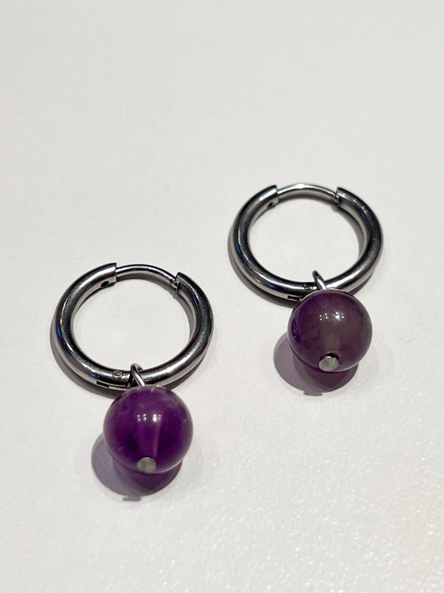 Boucles créoles en acier inoxydable argenté avec améthyste – Bijou raffiné et durable