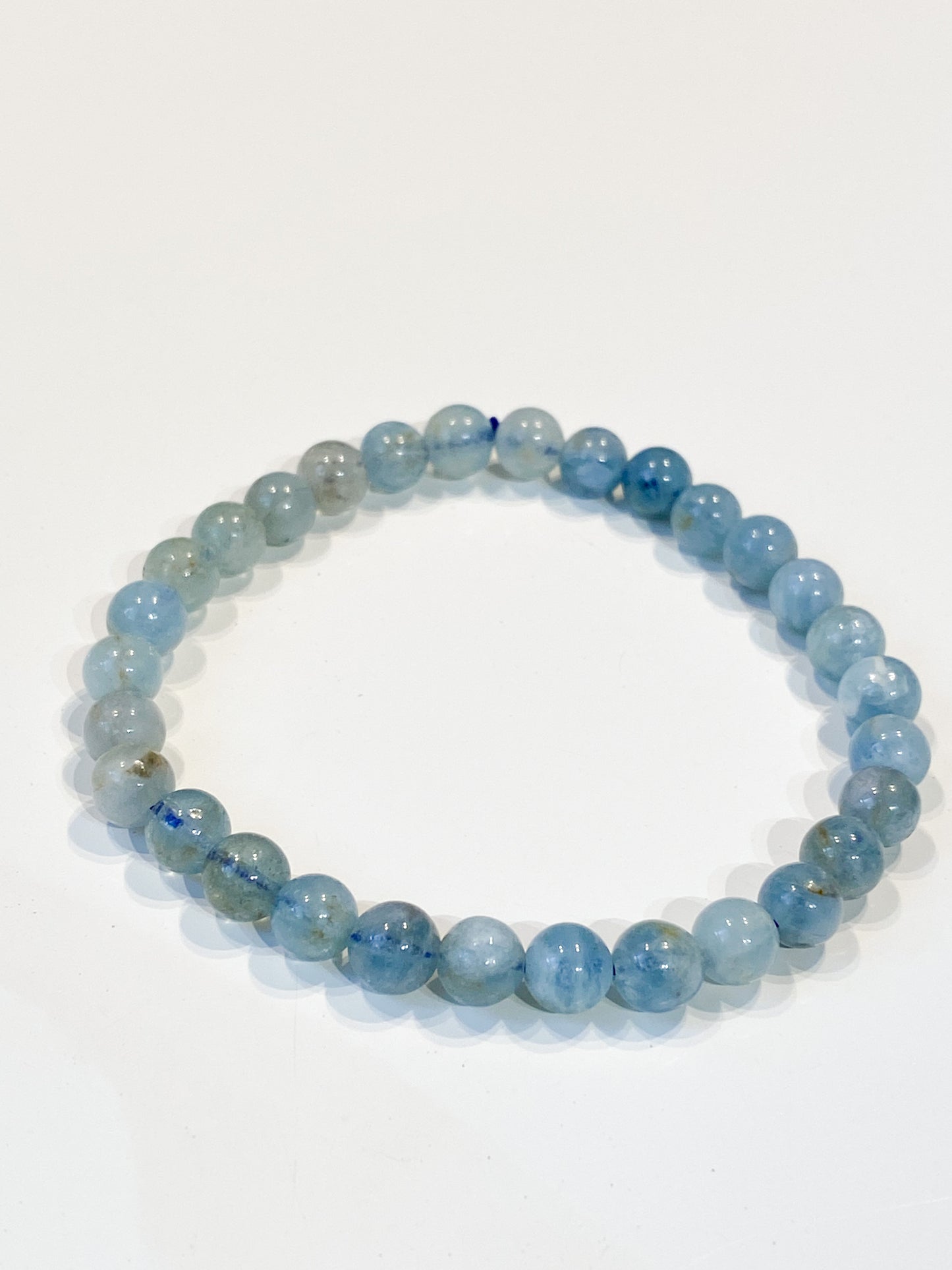 Bracelet Aigue Marine 6mm : La Beauté Calmante des Pierres Naturelles