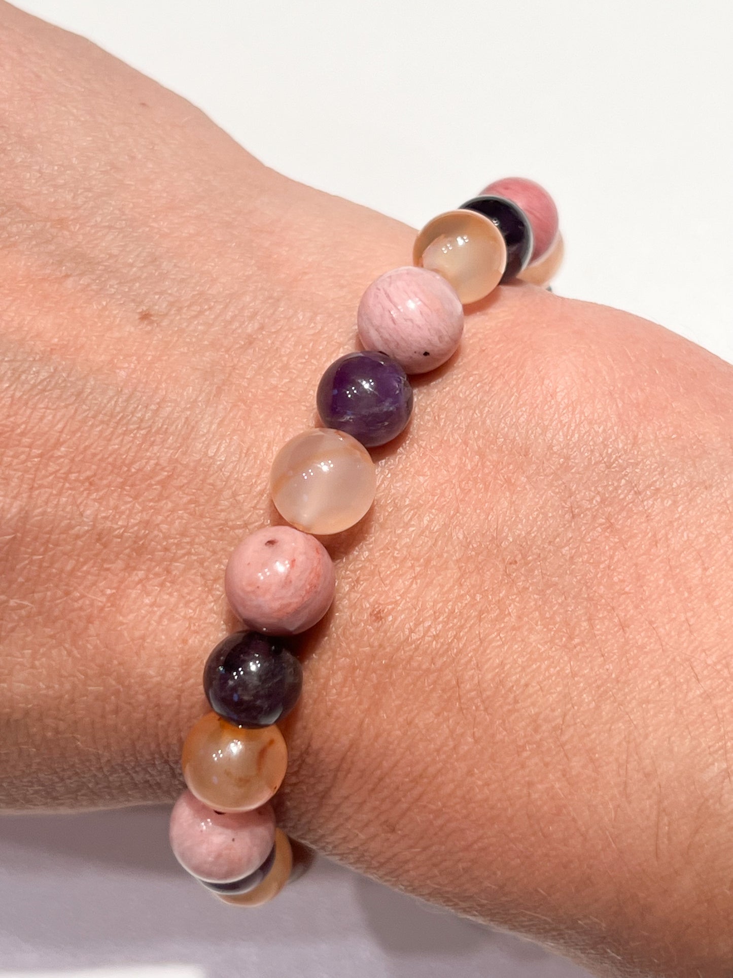 Bracelet astrologique Scorpion – Cornaline, améthyste et rhodochrosite pour énergie et protection