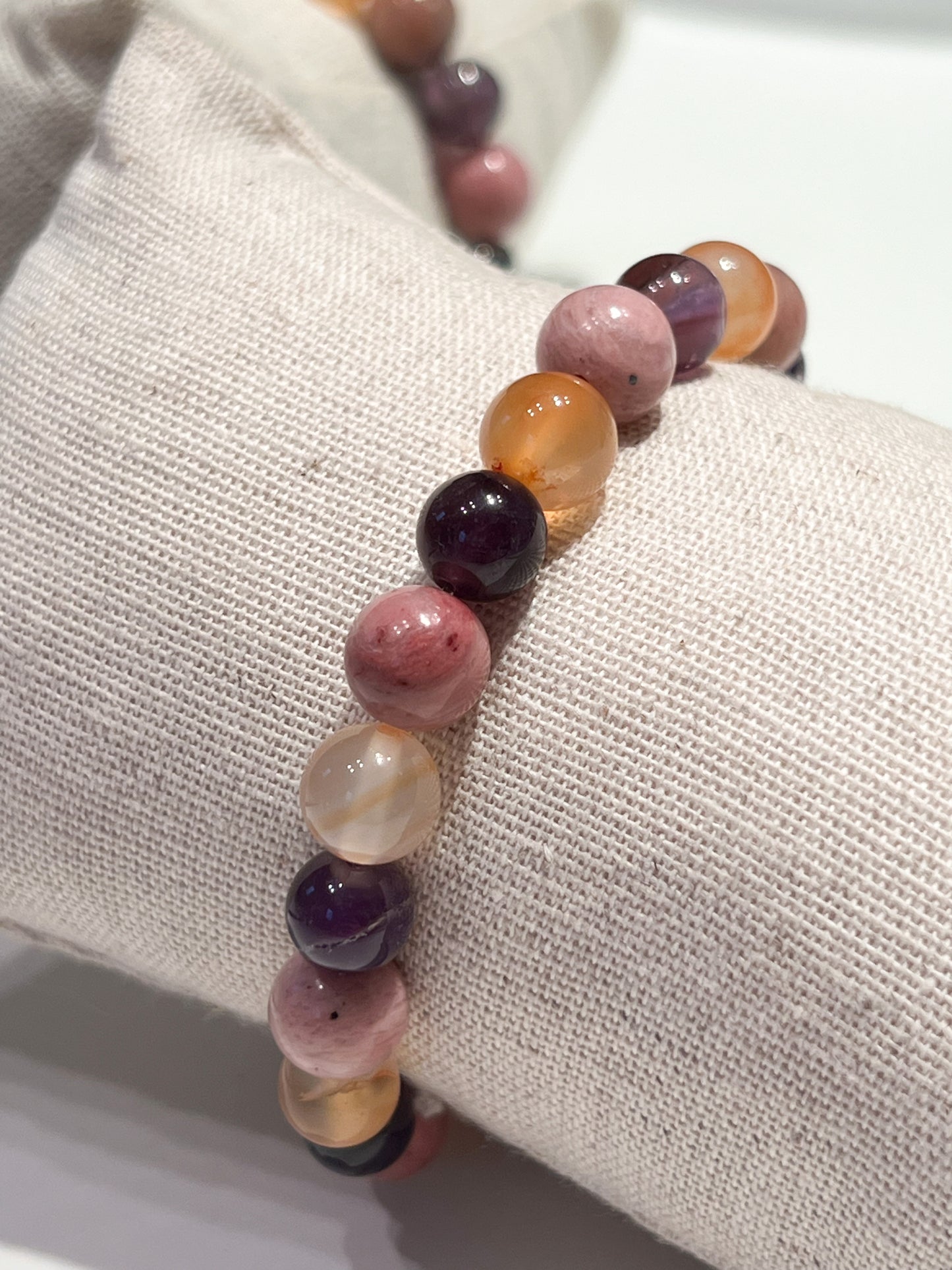 Bracelet astrologique Scorpion – Cornaline, améthyste et rhodochrosite pour énergie et protection