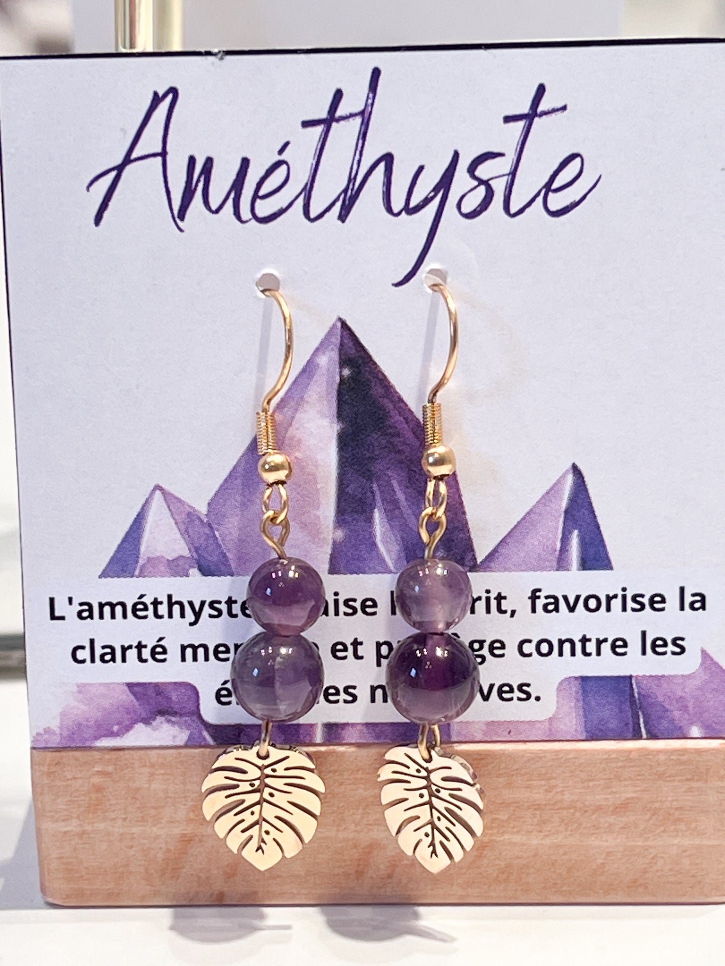 Boucles d'Oreilles en Acier Inoxydable Doré avec Améthyste et Feuille – Style Raffiné