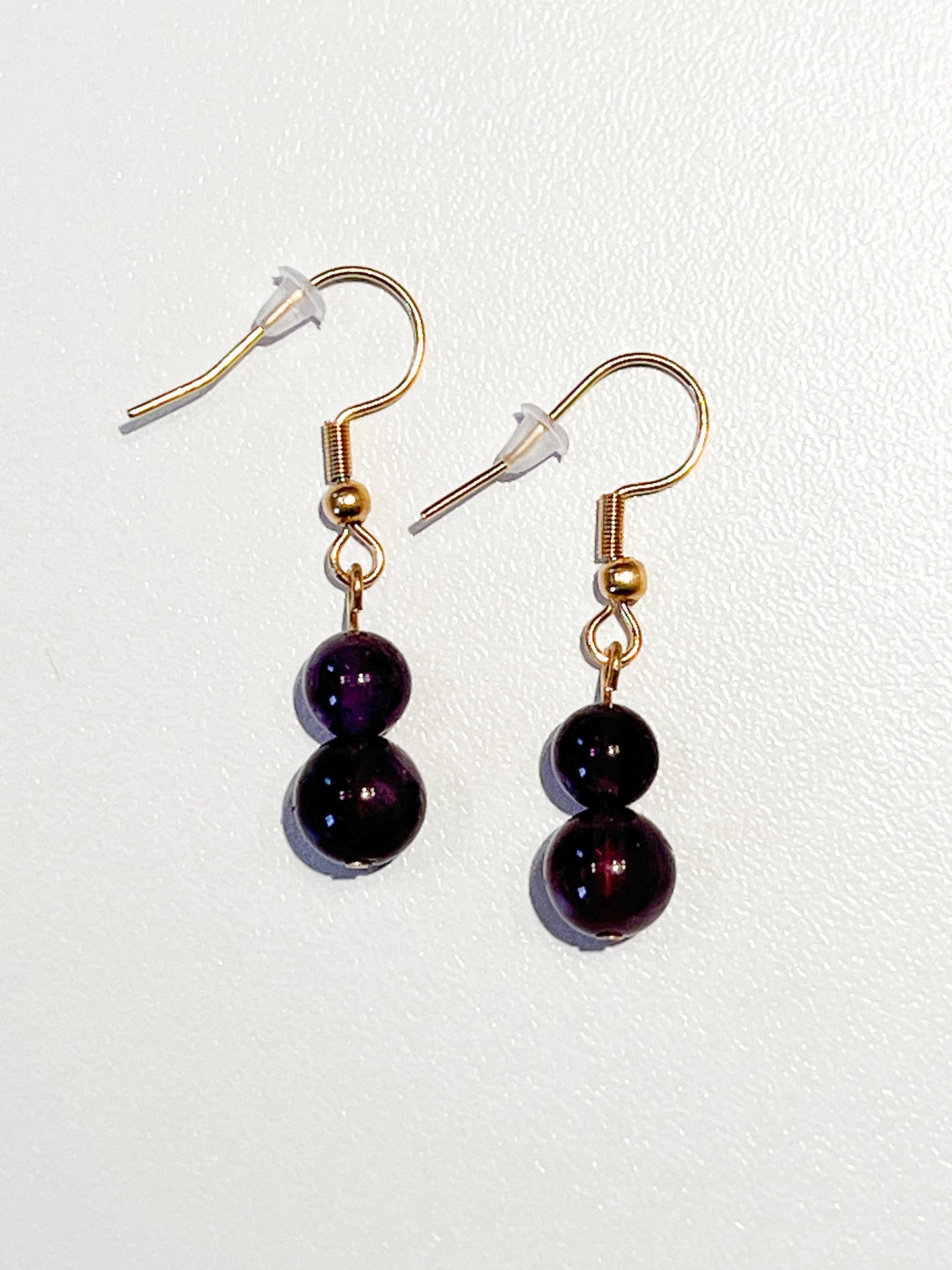 Boucles d’Oreilles Améthyste et Acier Inoxydable Doré – Élégance et Énergie