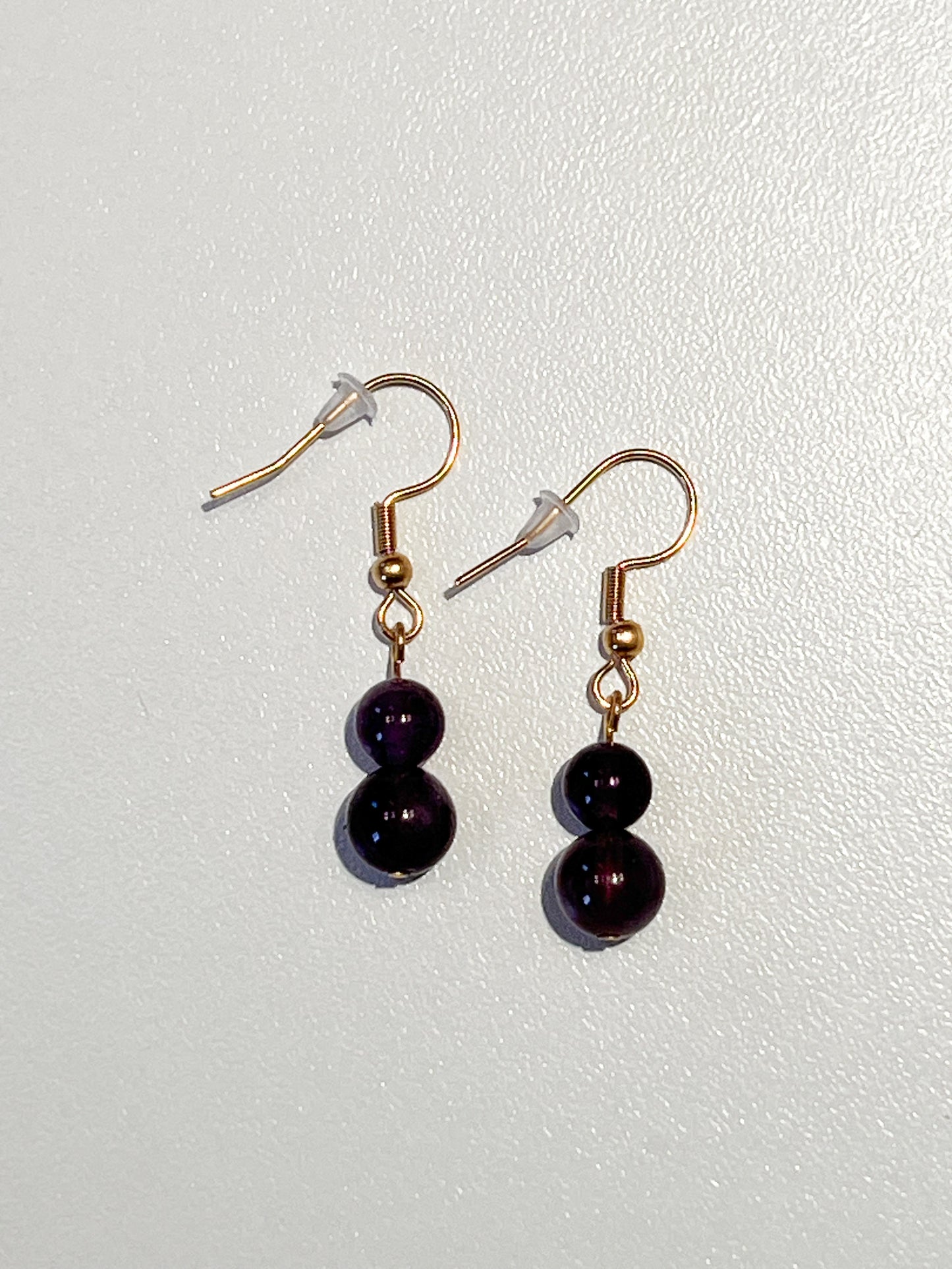 Boucles d’Oreilles Améthyste et Acier Inoxydable Doré – Élégance et Énergie