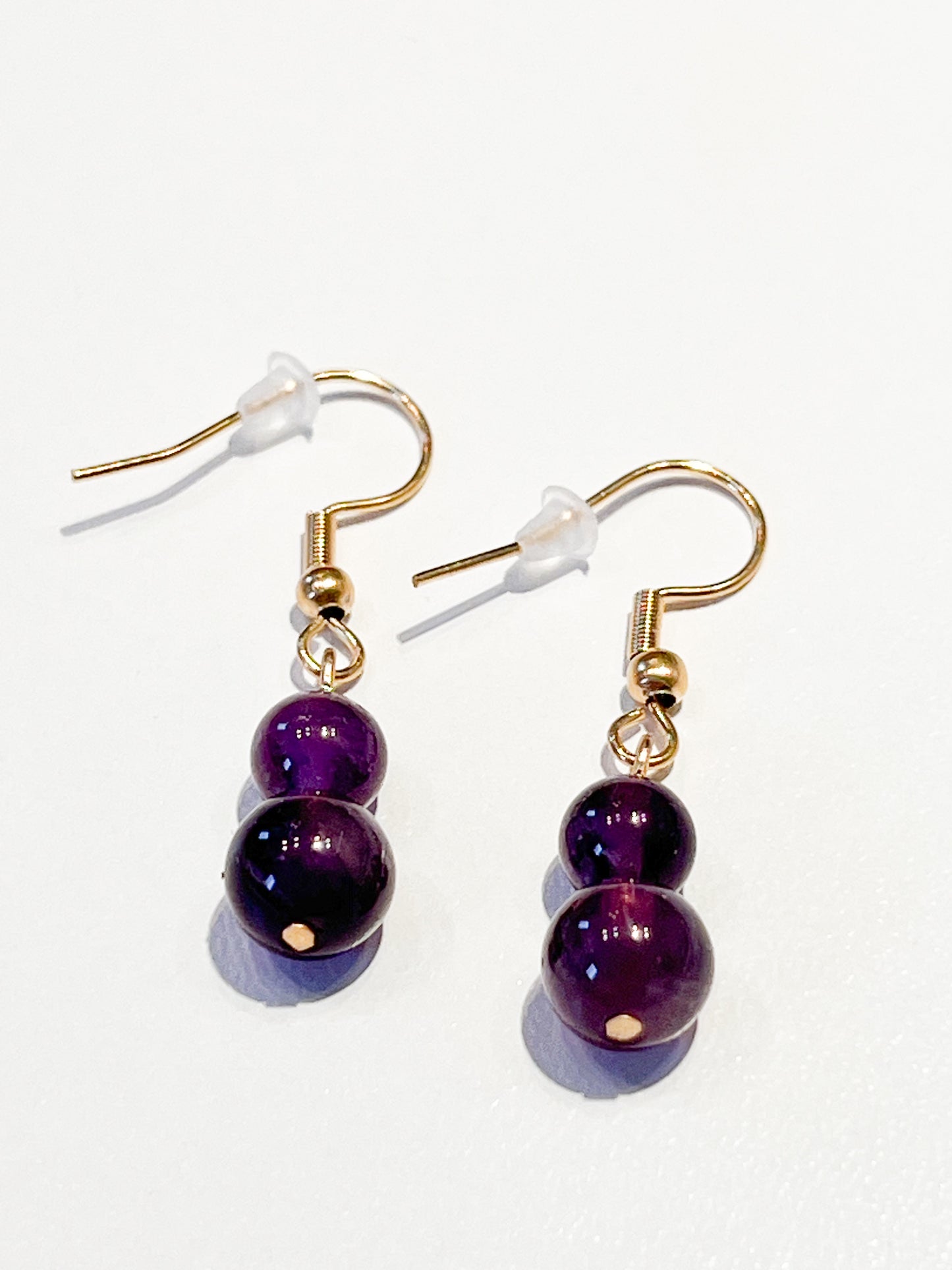 Boucles d’Oreilles Améthyste et Acier Inoxydable Doré – Élégance et Énergie