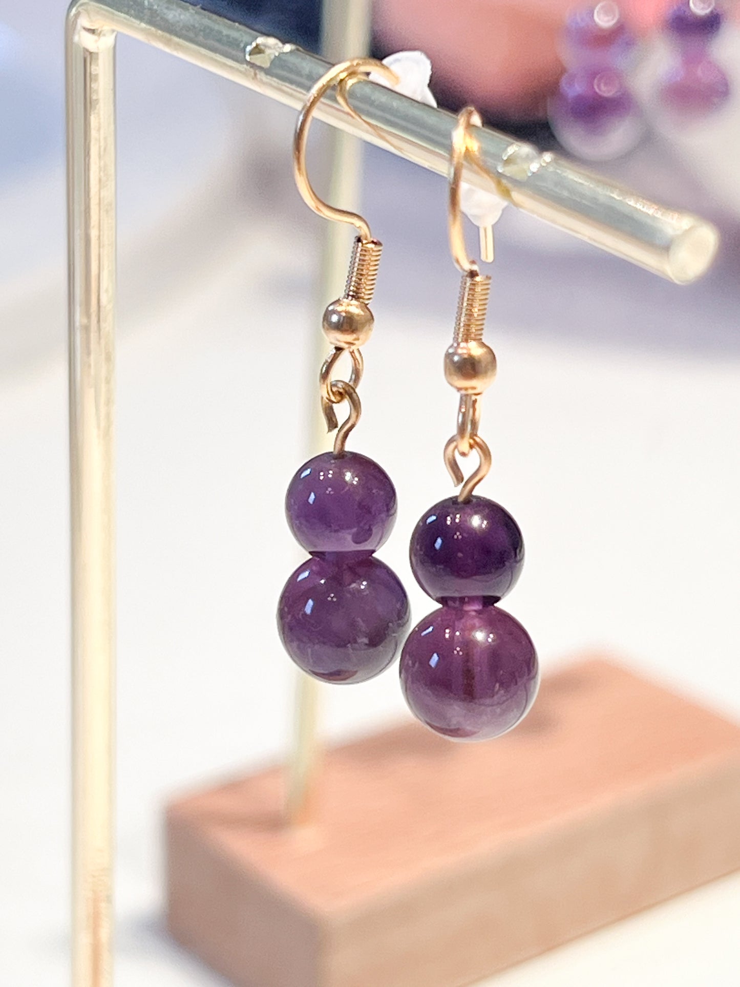 Boucles d’Oreilles Améthyste et Acier Inoxydable Doré – Élégance et Énergie