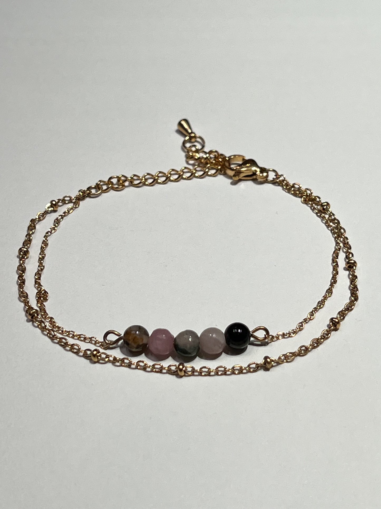 Bracelet Double Rang en Tourmaline et Acier Inoxydable Doré – Élégance et Protection