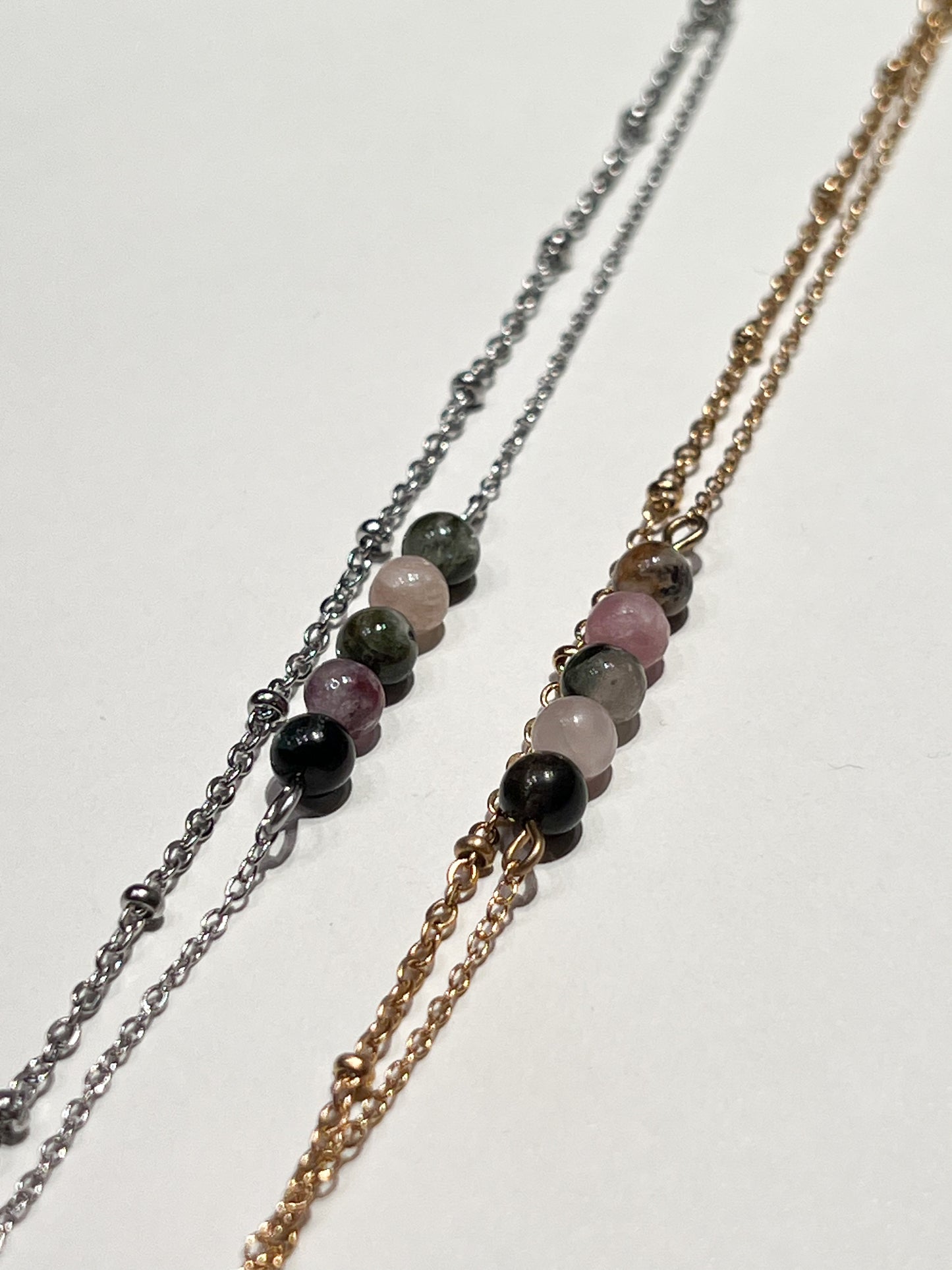 Bracelet Double Rang en Tourmaline et Acier Inoxydable Doré – Élégance et Protection