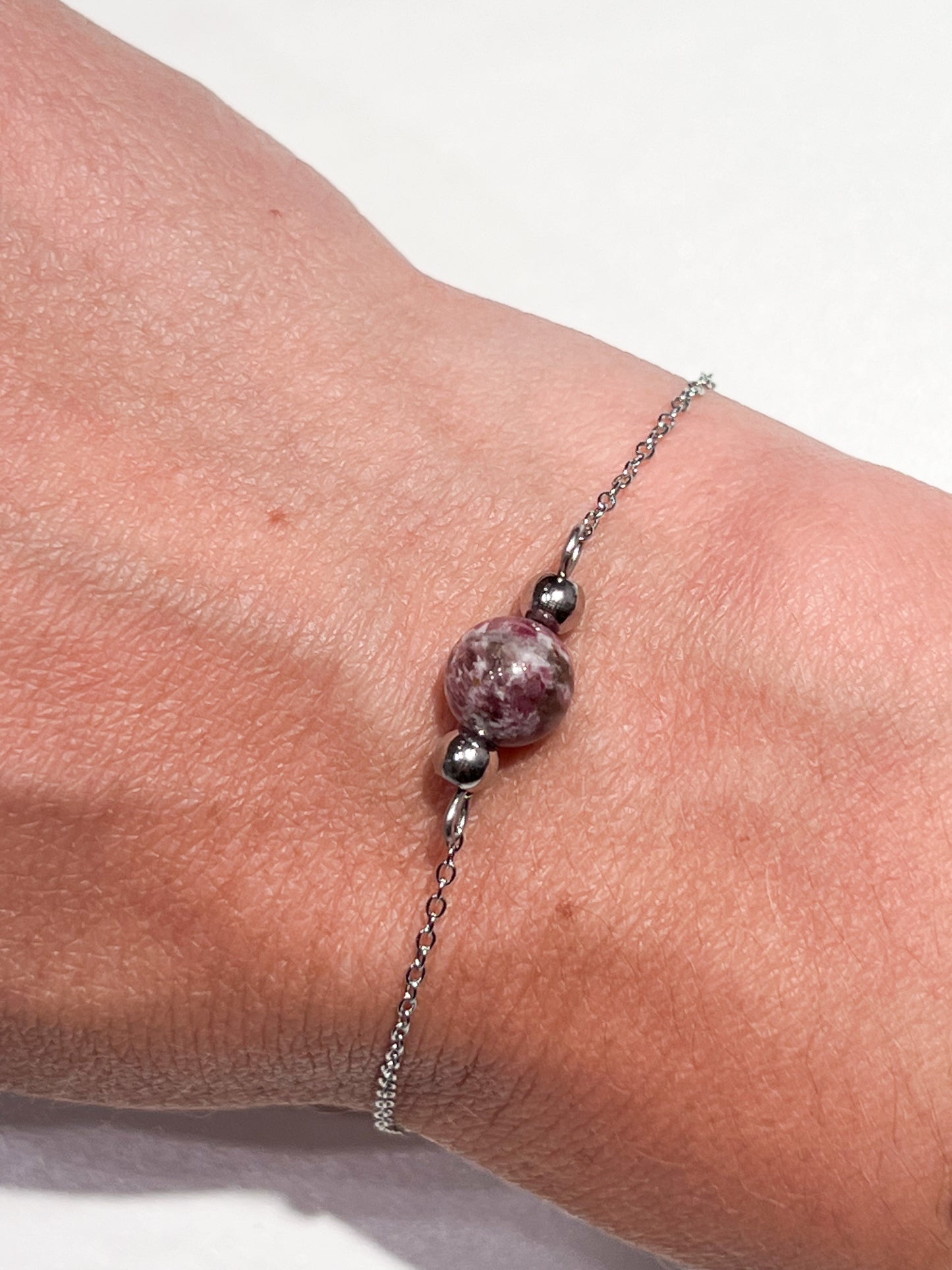 Bracelet en Tourmaline Rose et Acier Inoxydable Argenté – Harmonie et Féminité