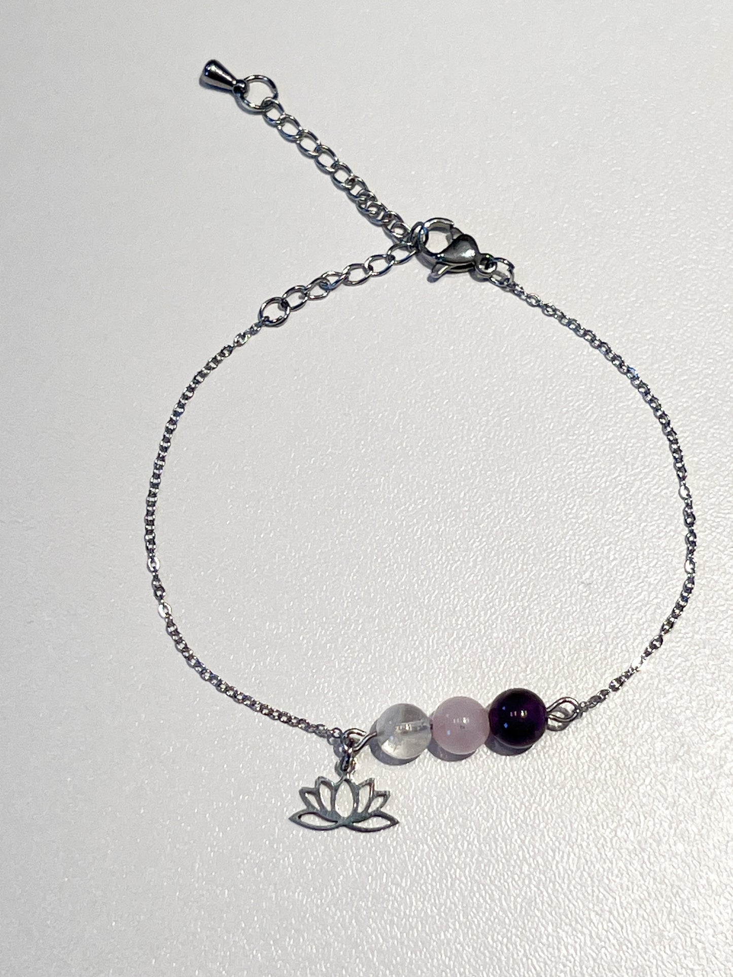 Bracelet anti-anxiété en cristal de roche, quartz rose et améthyste : équilibre et sérénité naturelle