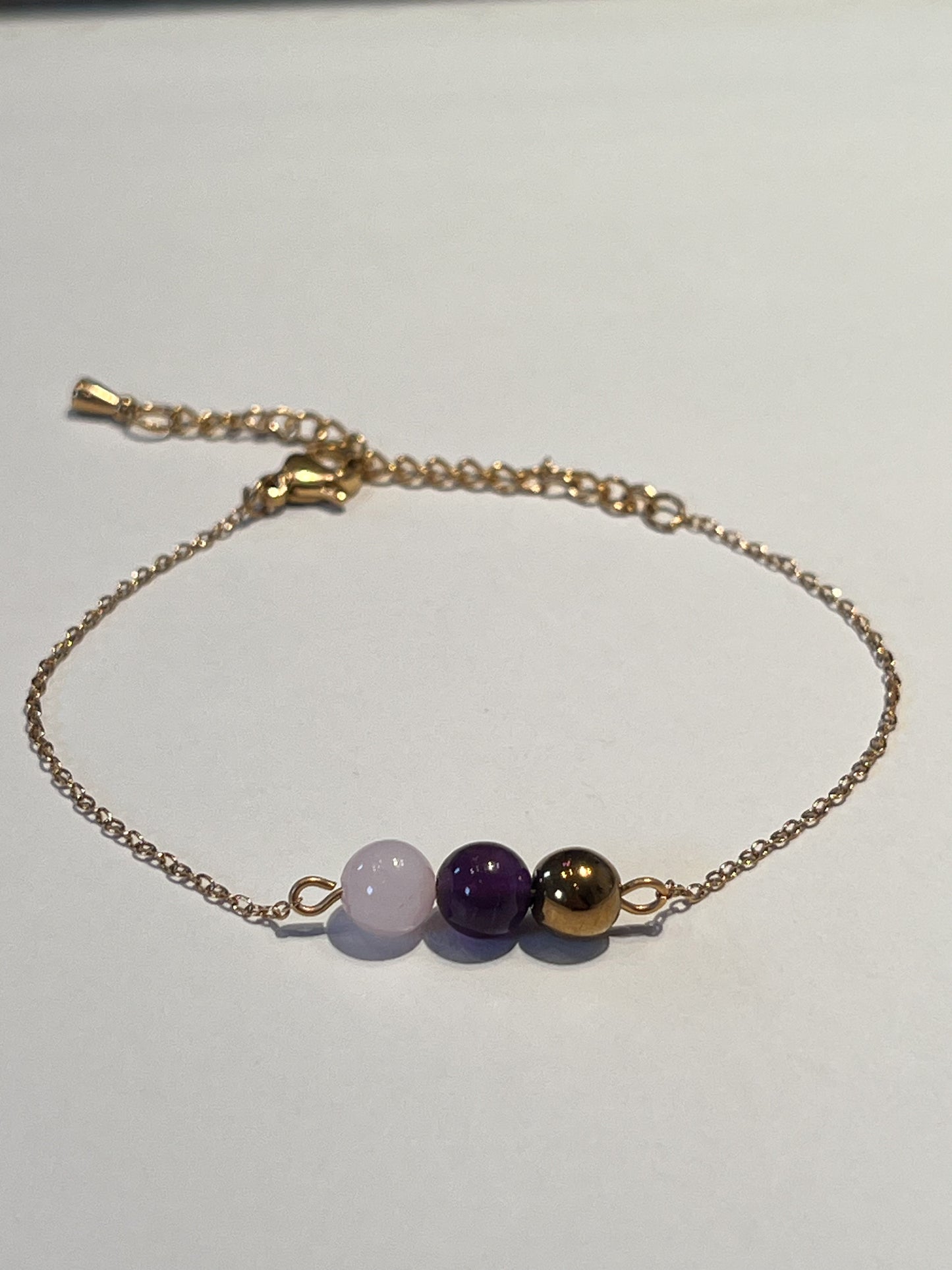 ✨ Bijou Apaisant en Pierres Naturelles & Acier Doré – Élégance et Sérénité