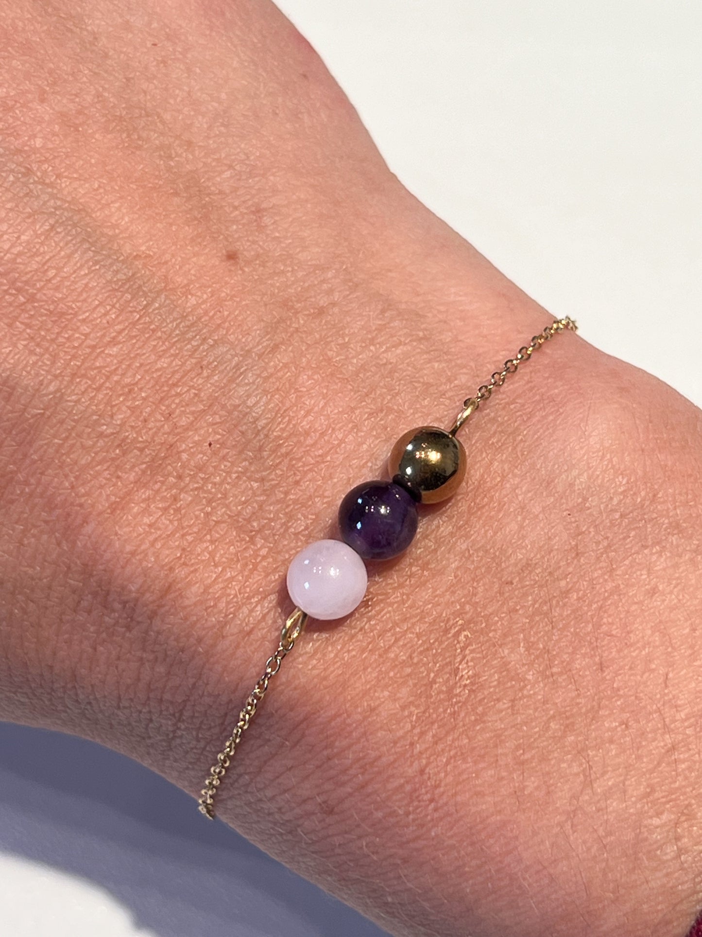 ✨ Bijou Apaisant en Pierres Naturelles & Acier Doré – Élégance et Sérénité