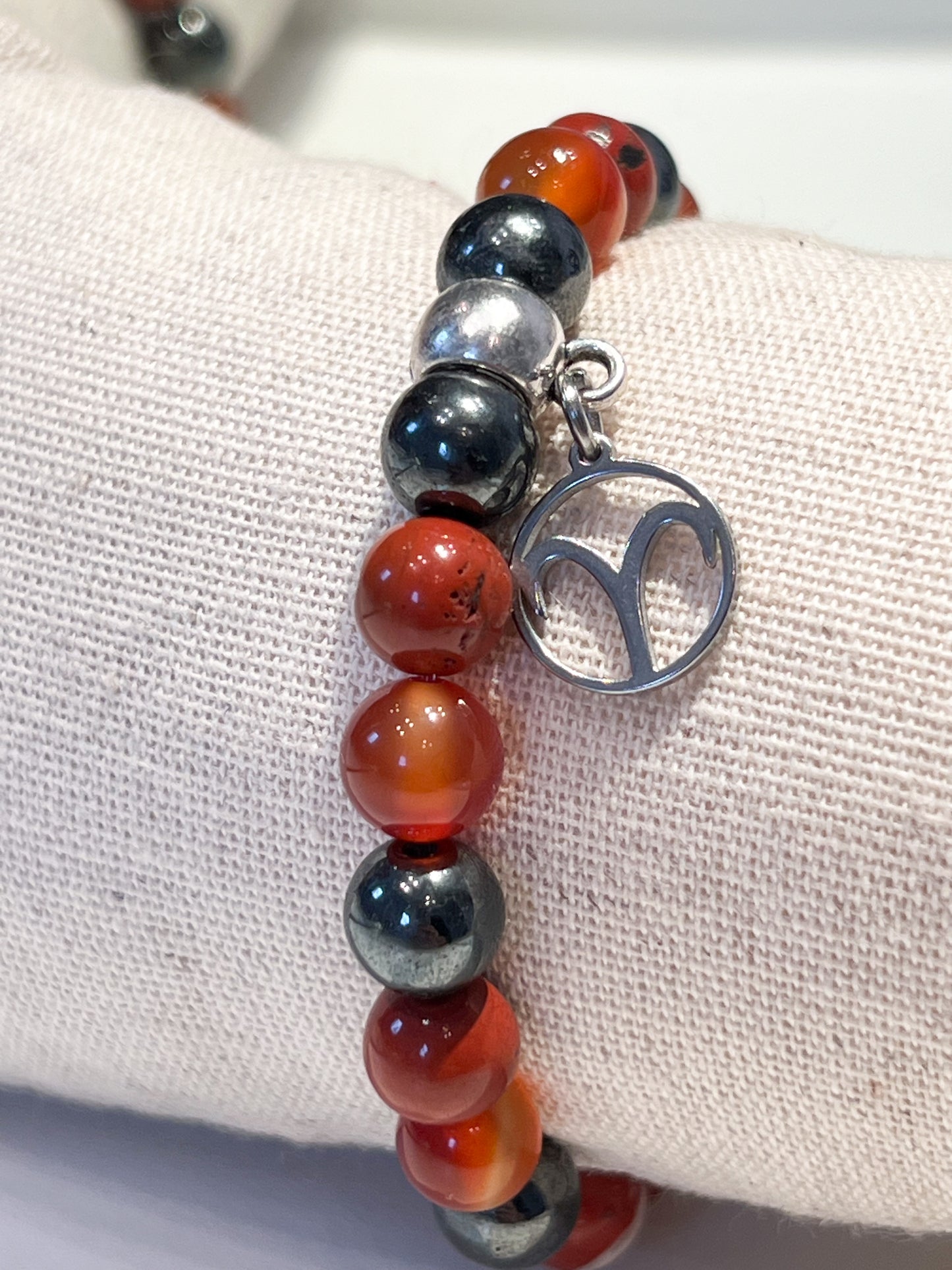 Bracelet Bélier: Renforcez votre confiance avec Cornaline, Jaspe Rouge et Hématite