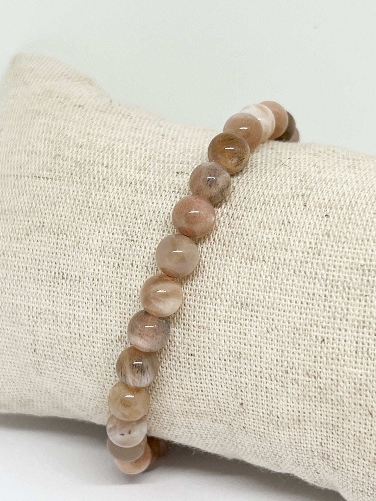 Bracelet en Pierre de Lune Multicolore 6mm : Apaisement et Beauté