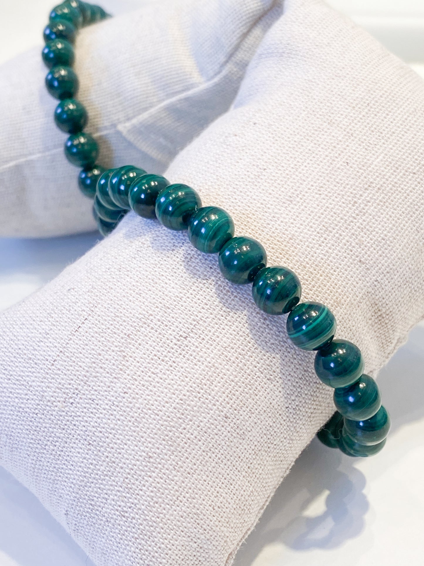 Bracelet Malachite : Un Bijou Élégant pour Équilibrer l'Énergie et Favoriser la Guérison