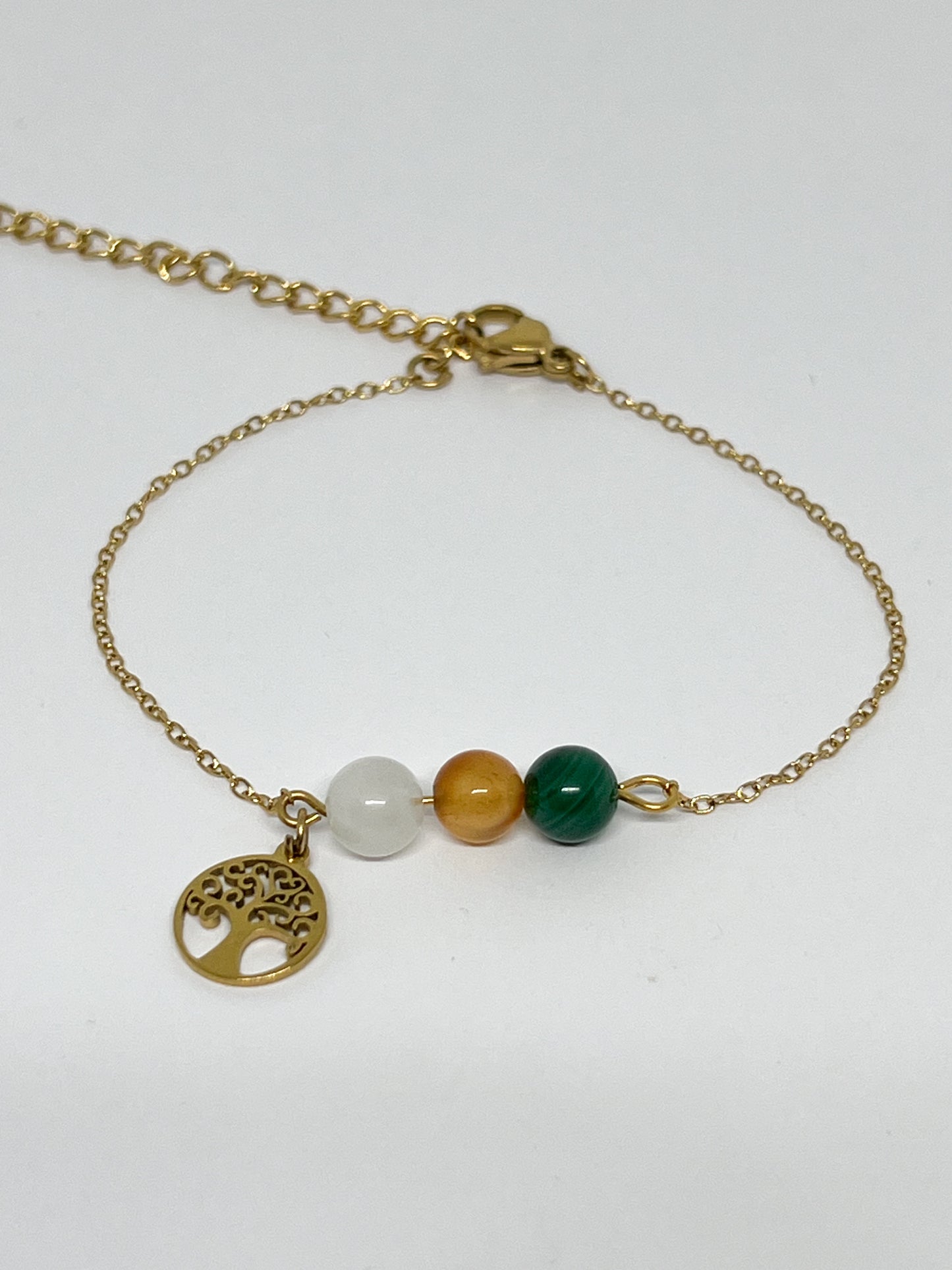 Bracelet Endométriose : Alliez Style et Soutien avec Pierres Naturelles et Acier Doré