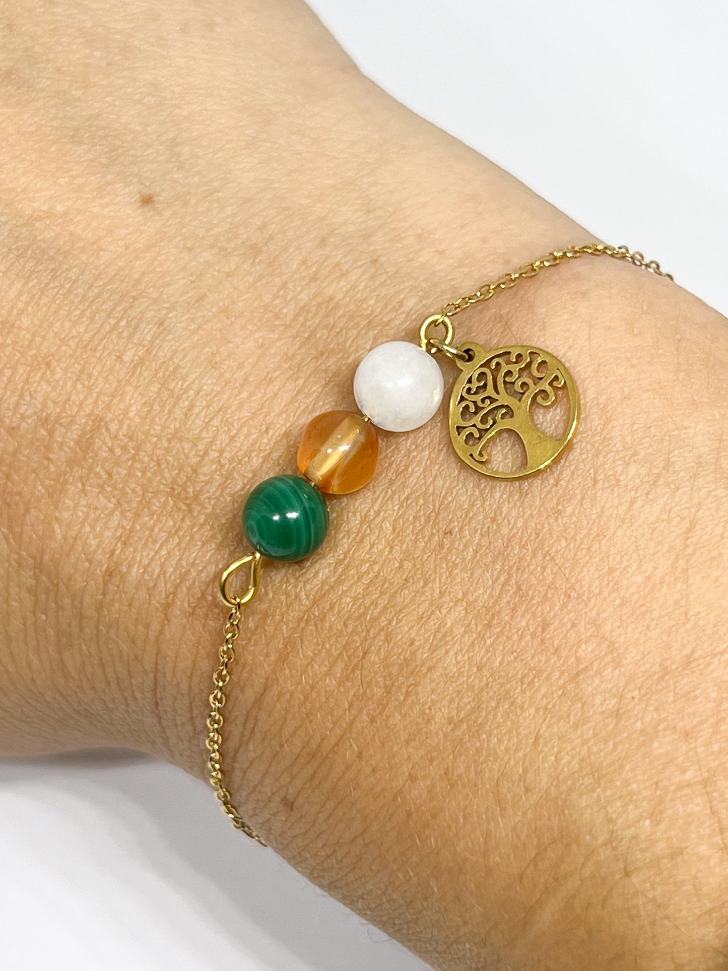 Bracelet Endométriose : Alliez Style et Soutien avec Pierres Naturelles et Acier Doré