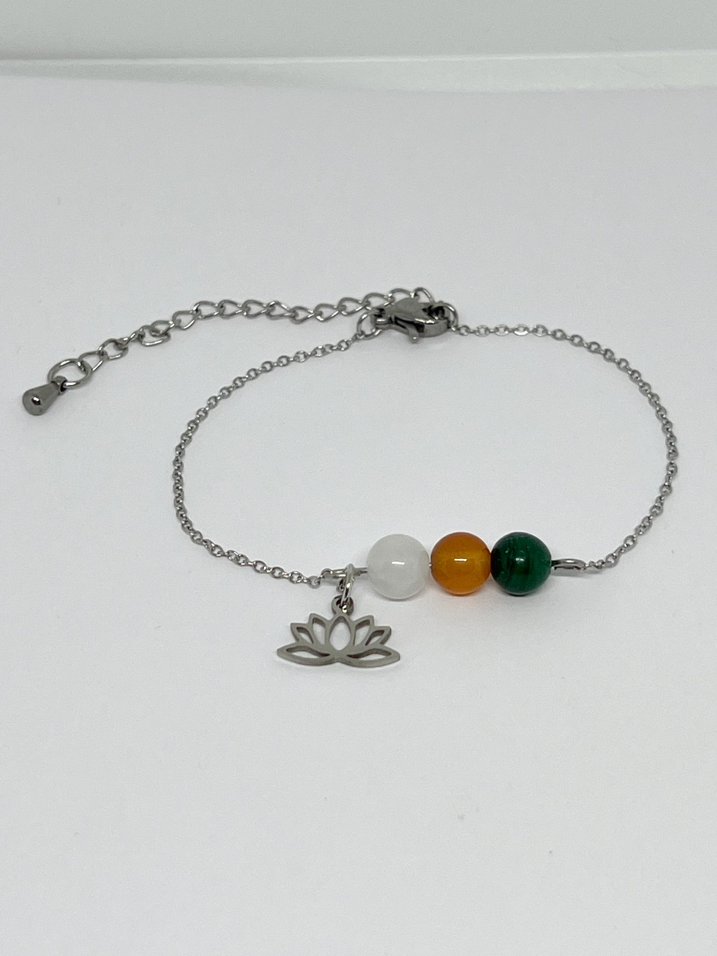 Bracelet en pierres naturelles : un soutien naturel contre l'endométriose