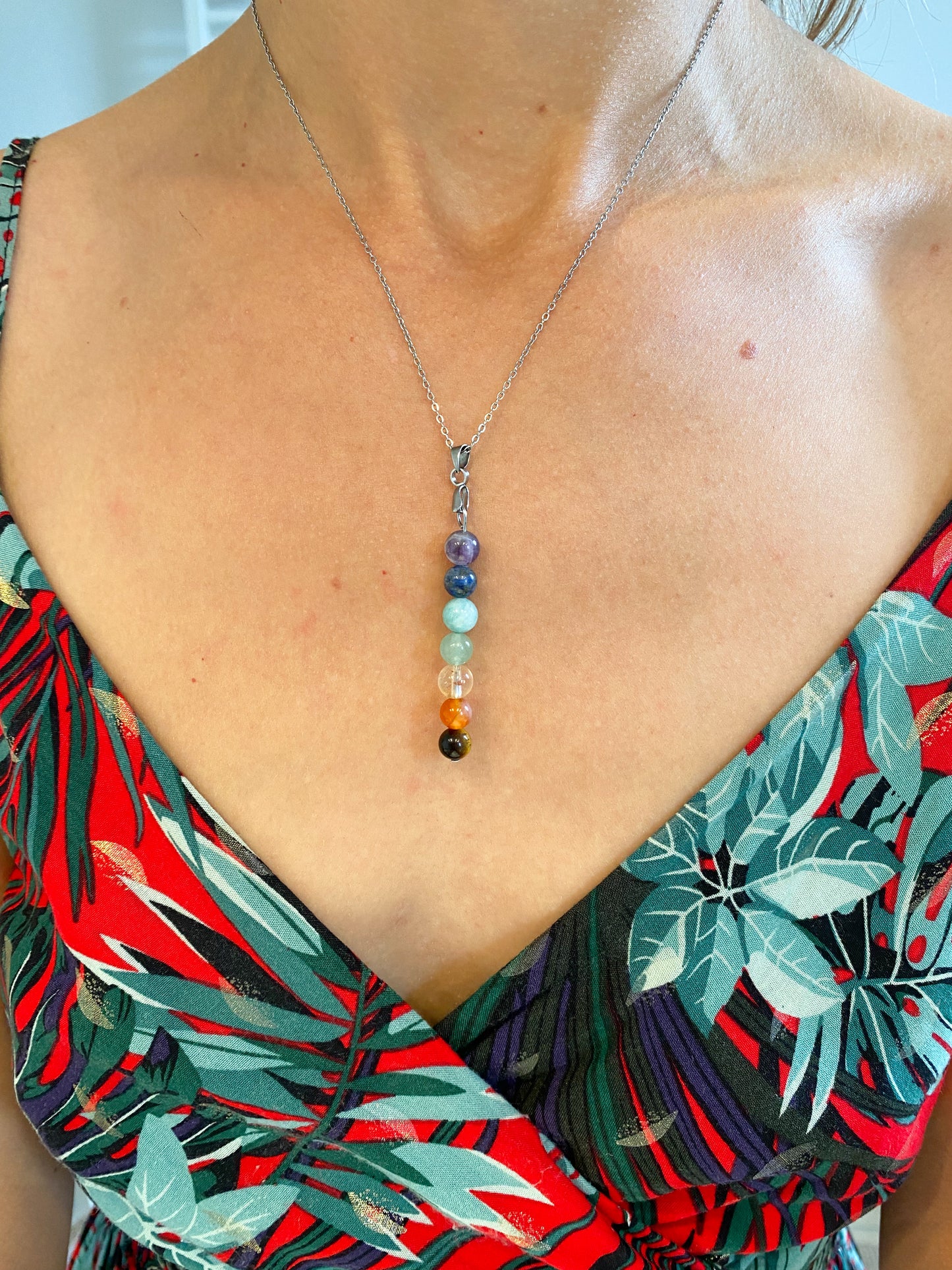 Collier en Acier Inoxydable Argenté avec 7 Chakras – Équilibre Énergétique Assuré