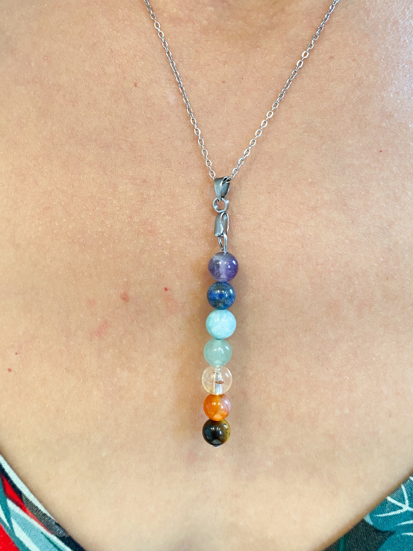 Collier en Acier Inoxydable Argenté avec 7 Chakras – Équilibre Énergétique Assuré