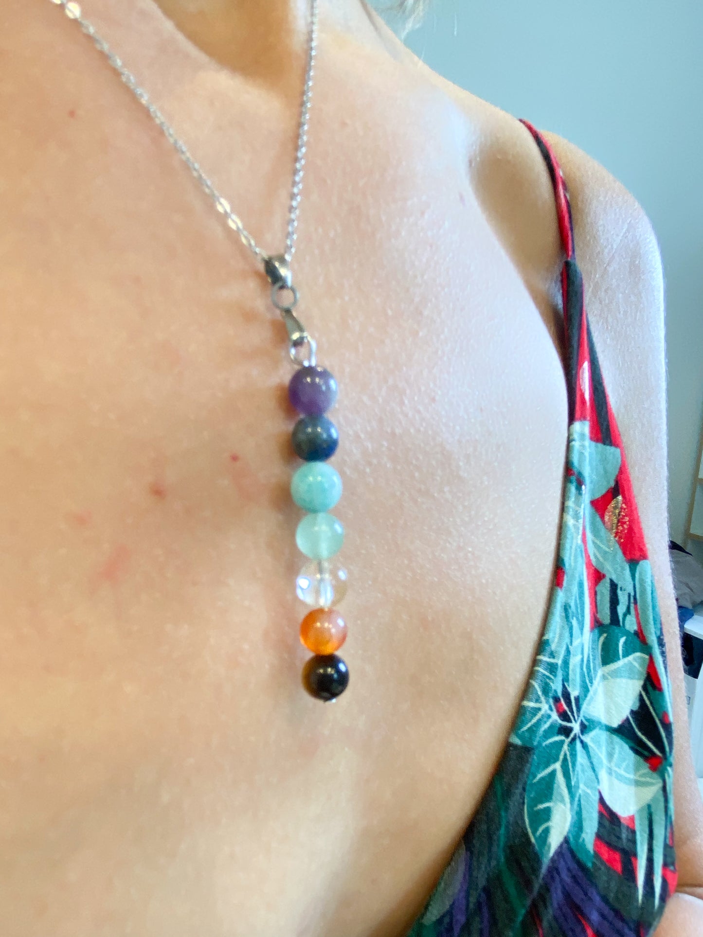 Collier en Acier Inoxydable Argenté avec 7 Chakras – Équilibre Énergétique Assuré